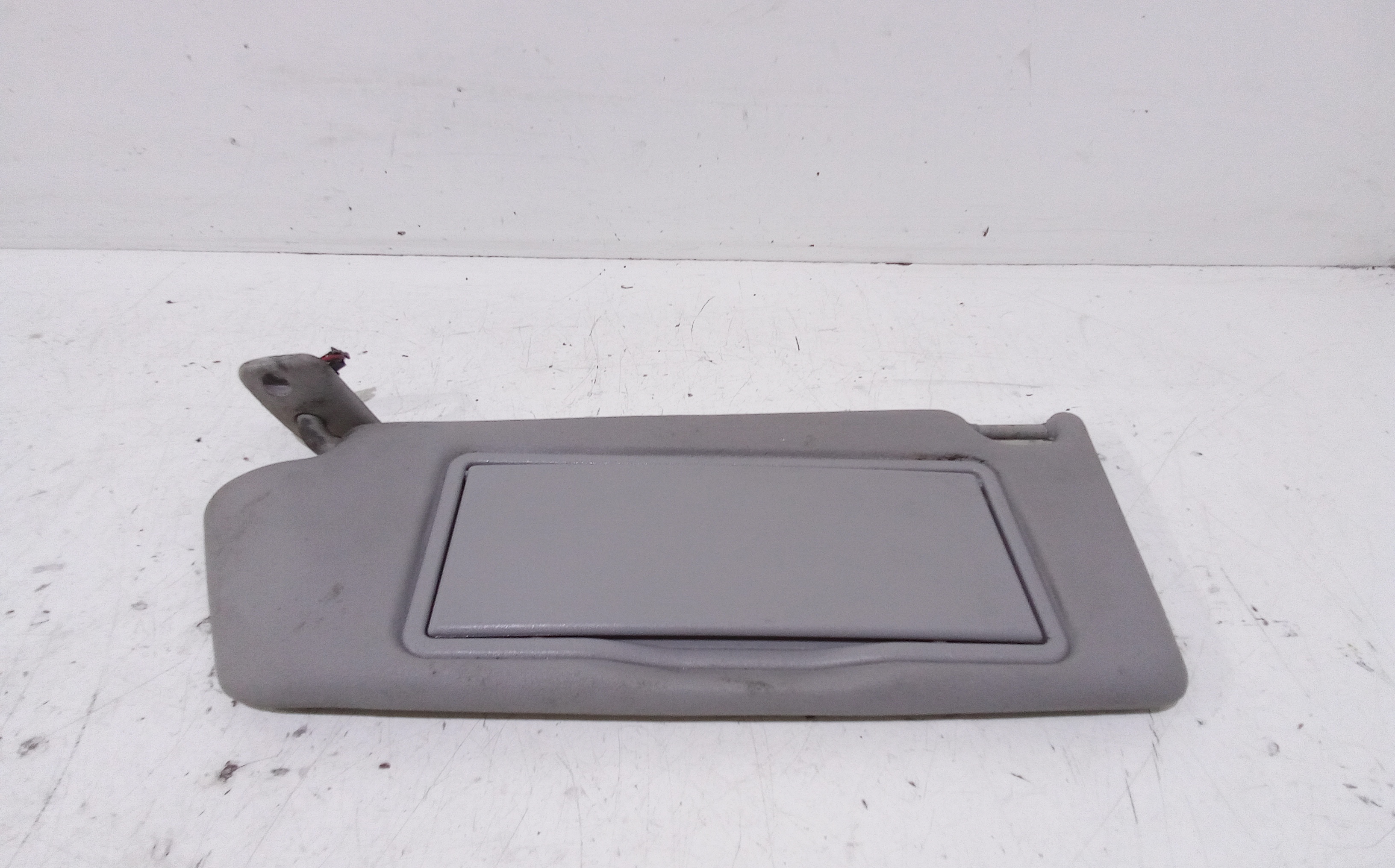 Aletta Parasole Parabrezza Sinistro 13113042 Usato