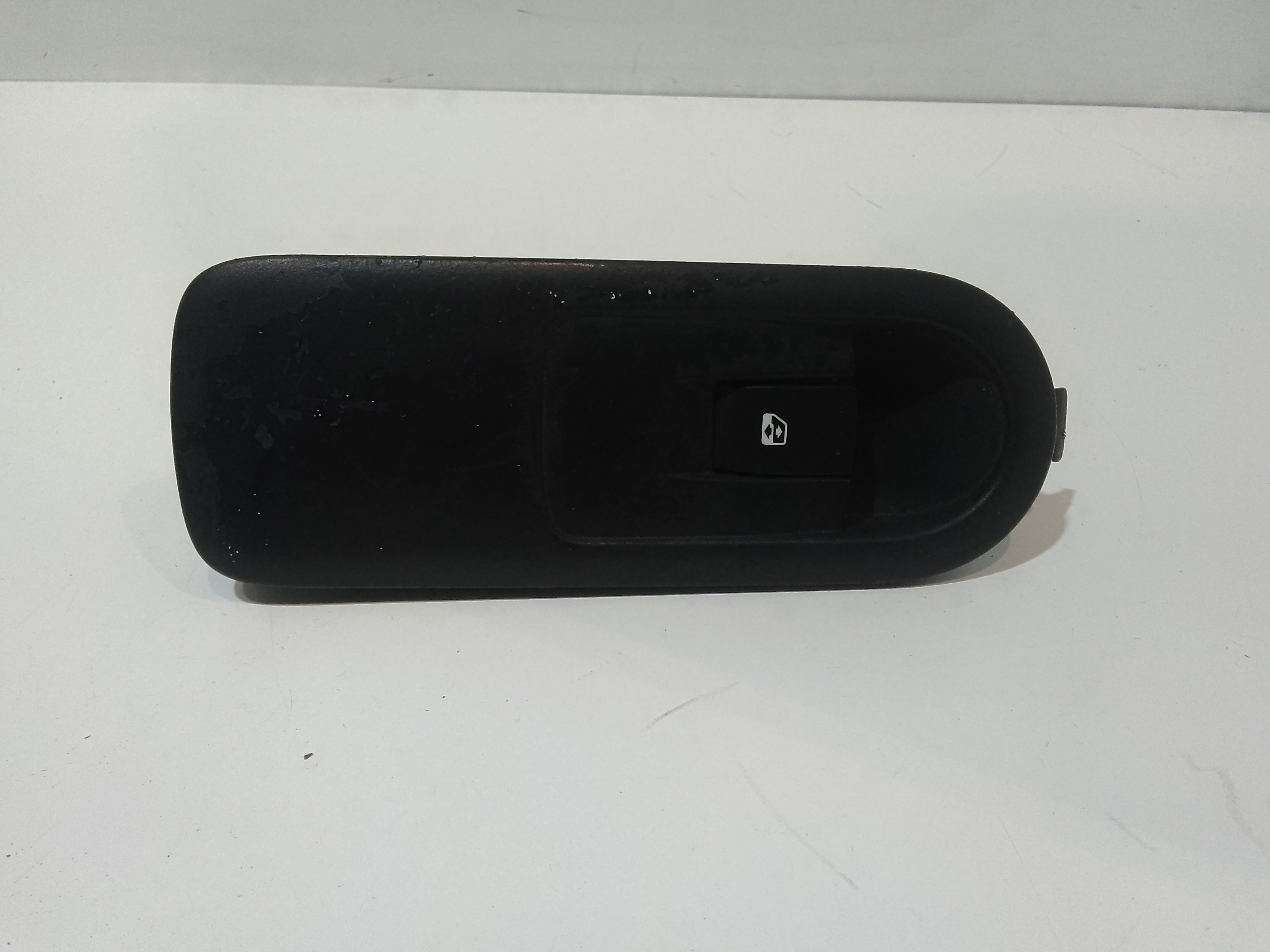 Interruttore Alzacristalli Porta Ant. Destro 8200220511 Usato