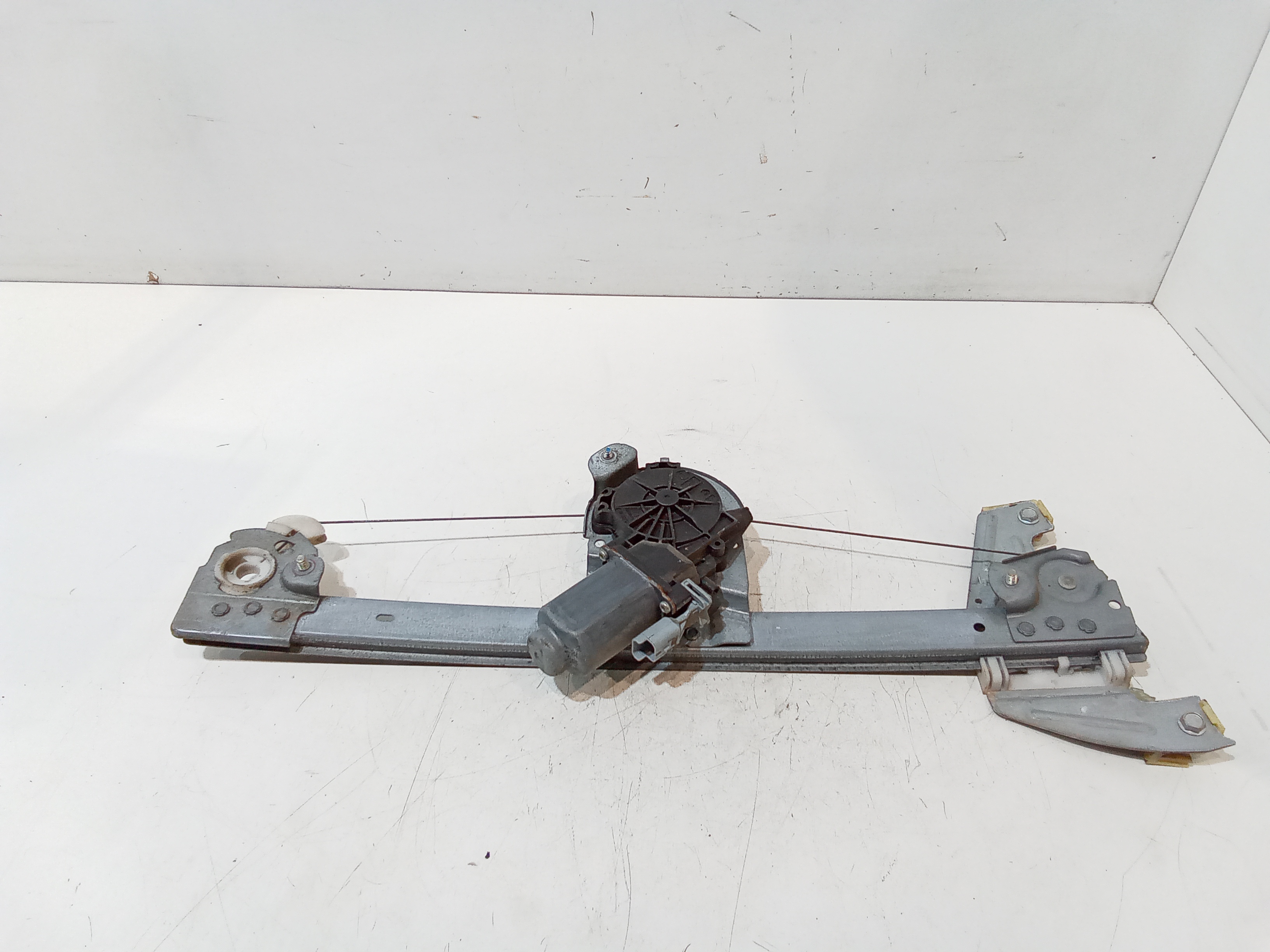 Alzacristallo Porta Ant. Destro 698100H010 Usato