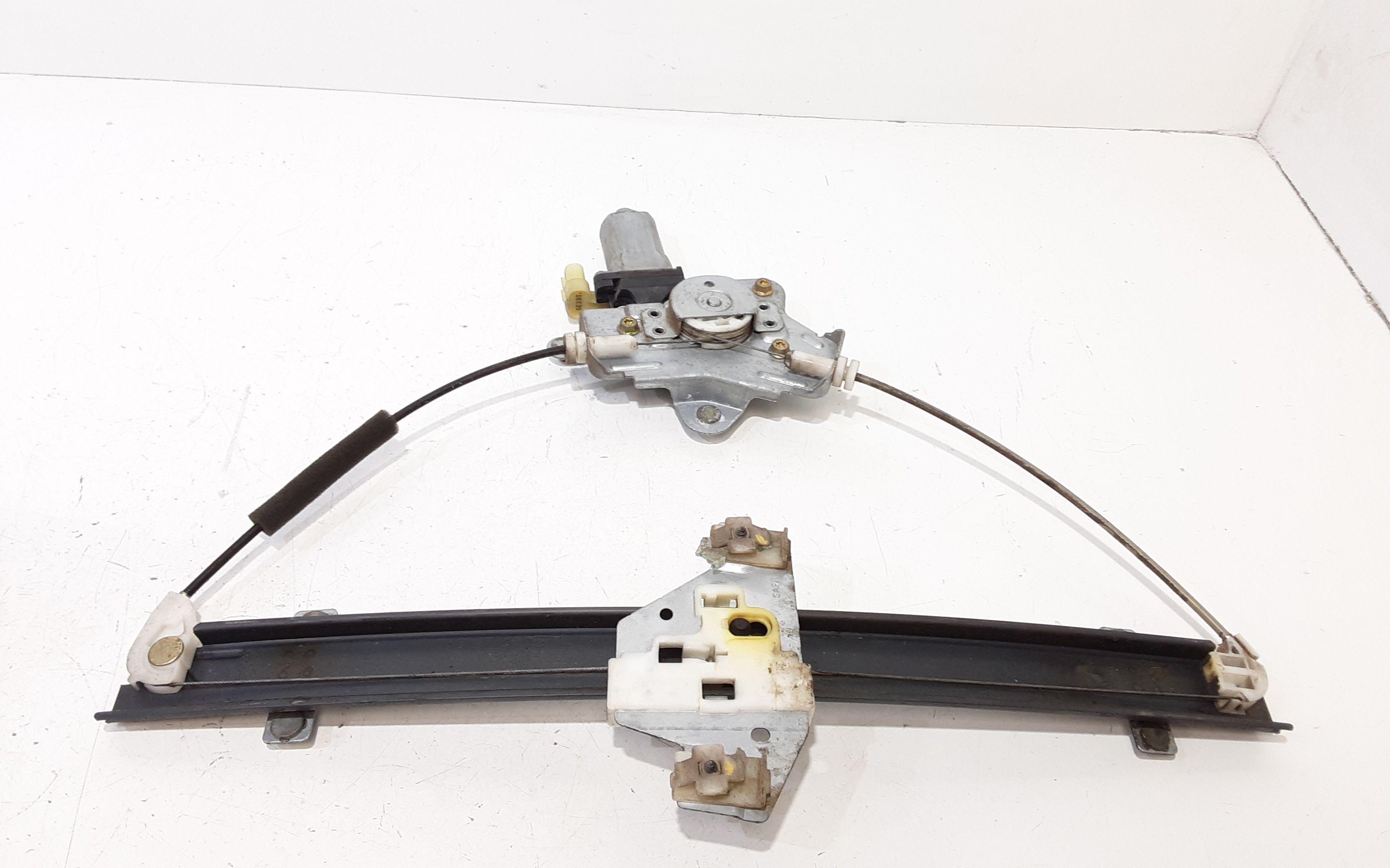 Alzacristallo Porta Ant. Destro 8240207000 Usato