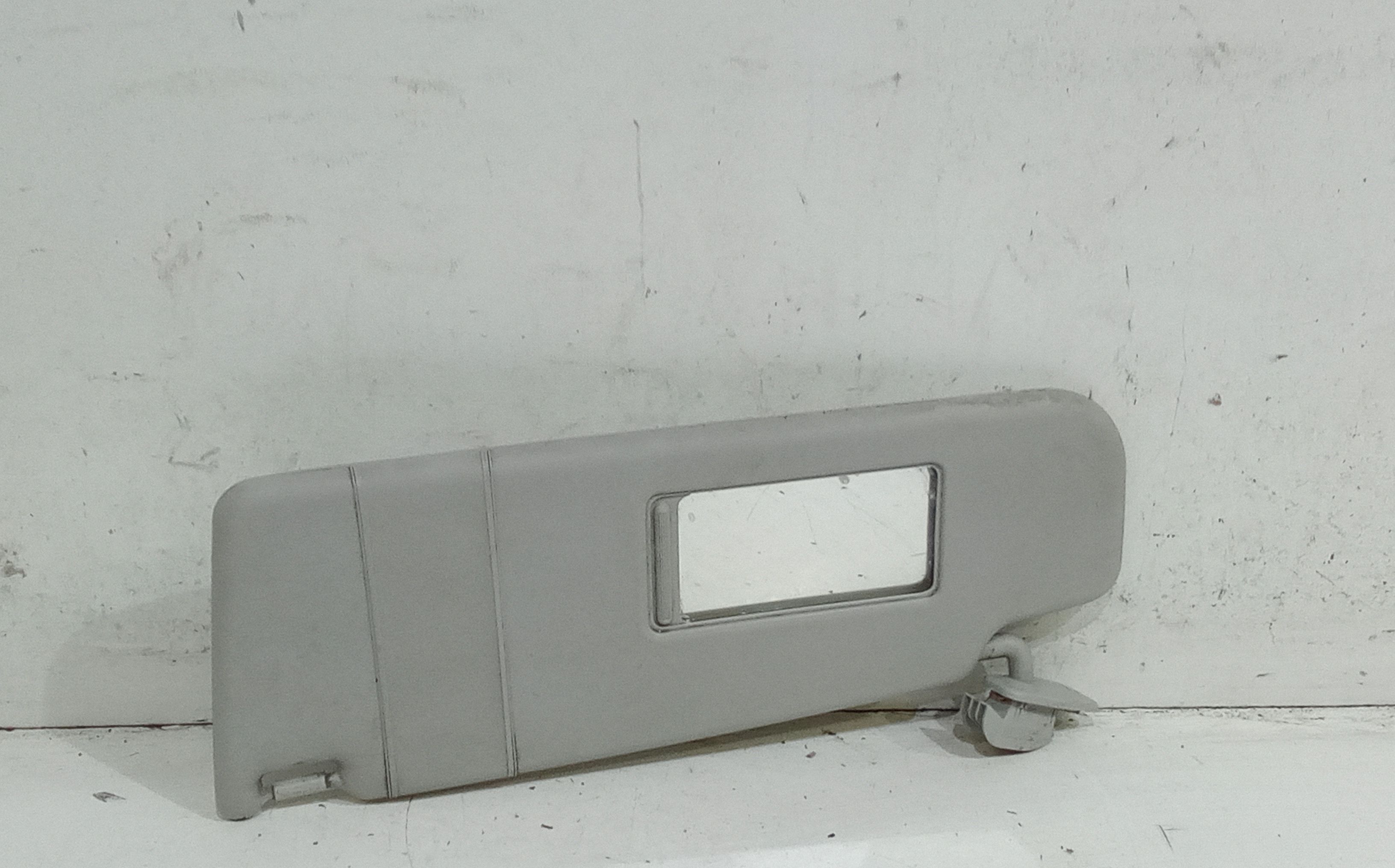 Aletta Parasole Parabrezza Sinistro 5J1857551Q2F4 Usato