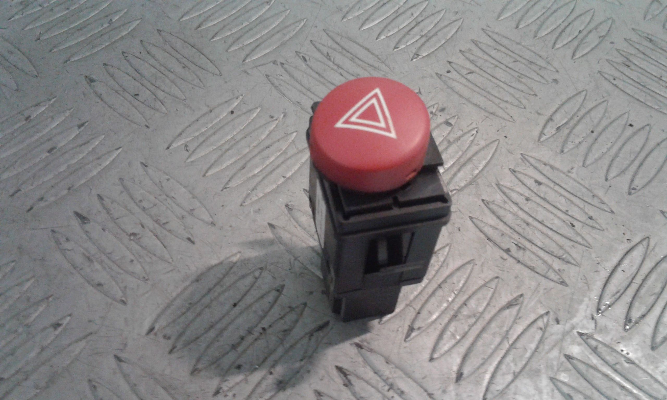 Interruttore Luci Emergenza 6L1953235A300 Usato