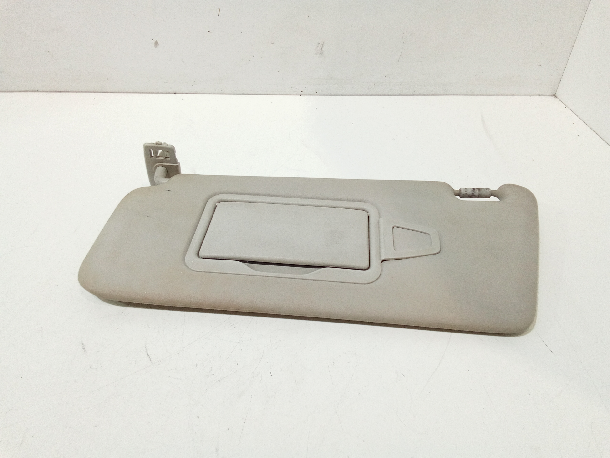 Aletta Parasole Parabrezza Sinistro A16981001107H48 Usato