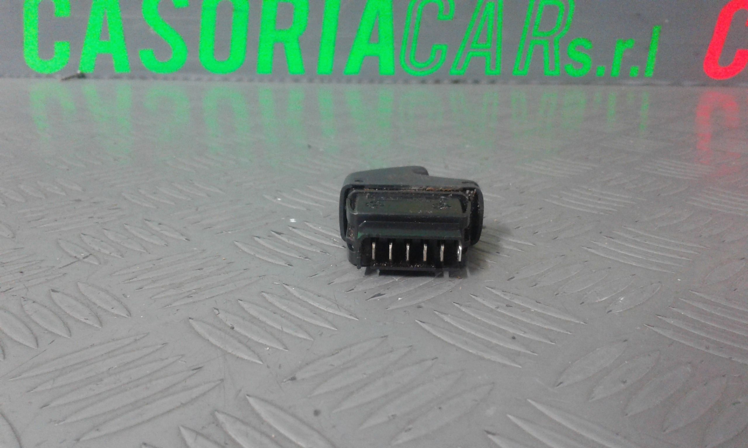 Interruttore Alzacristalli Porta Ant. Destro Usato