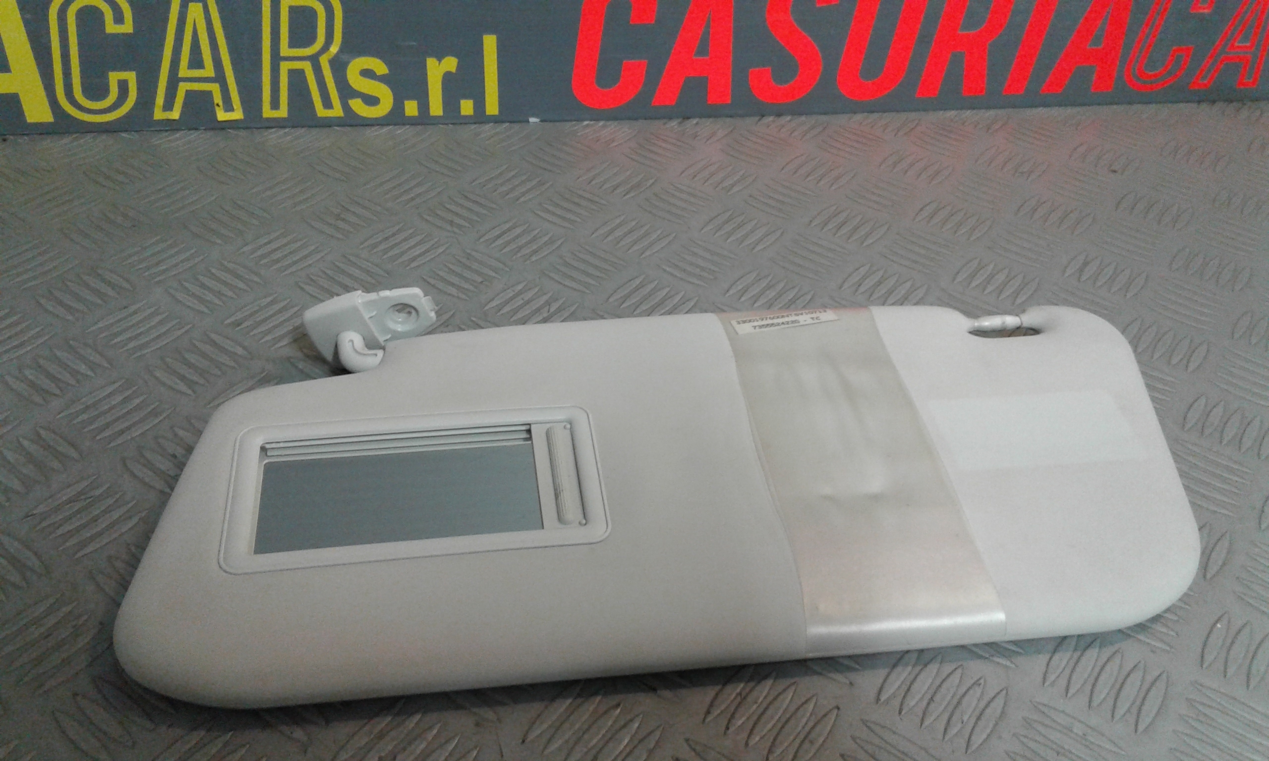 Aletta Parasole Parabrezza Sinistro 735595115 Usato