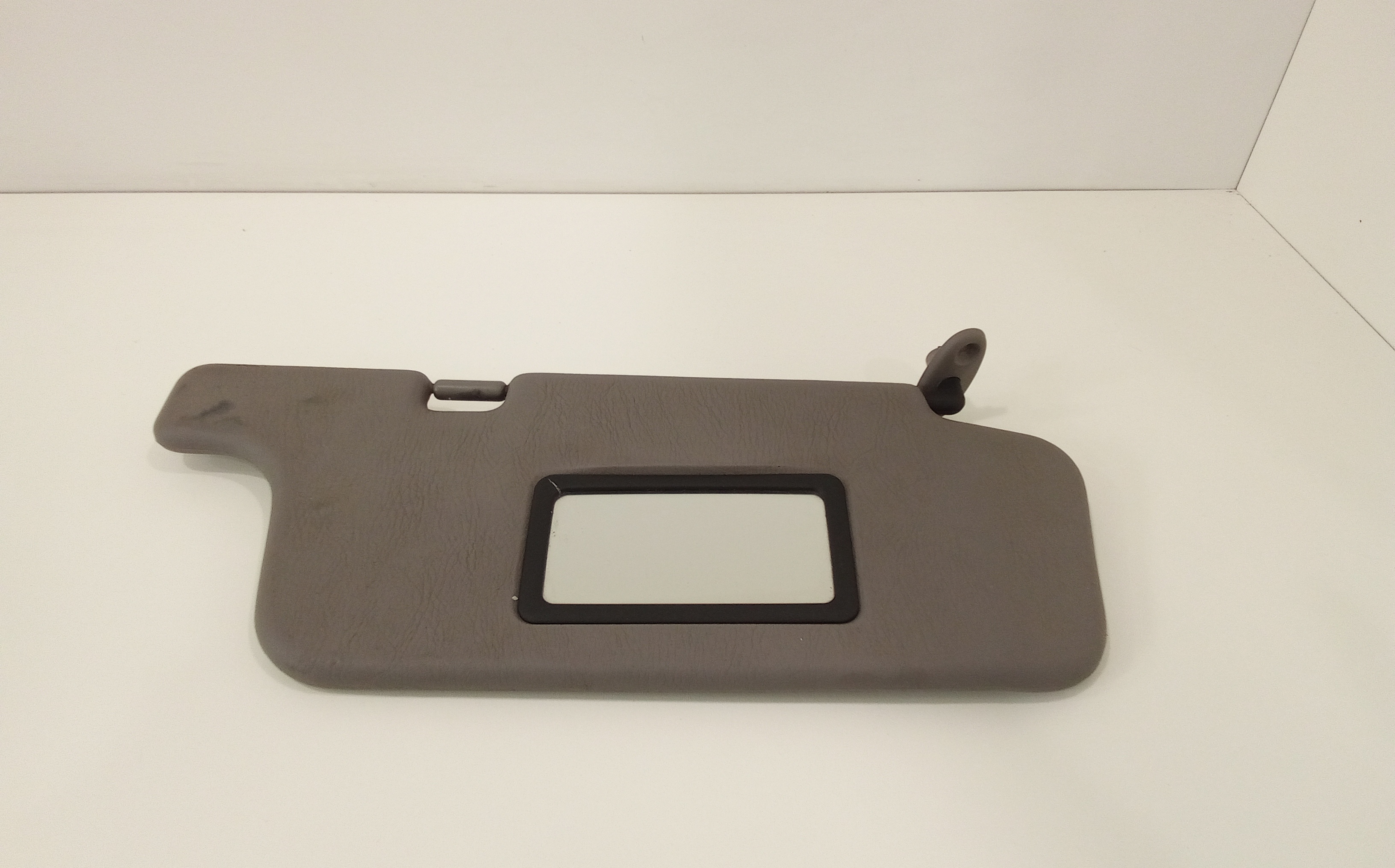 Aletta Parasole Parabrezza Destro 964001F570 Usato