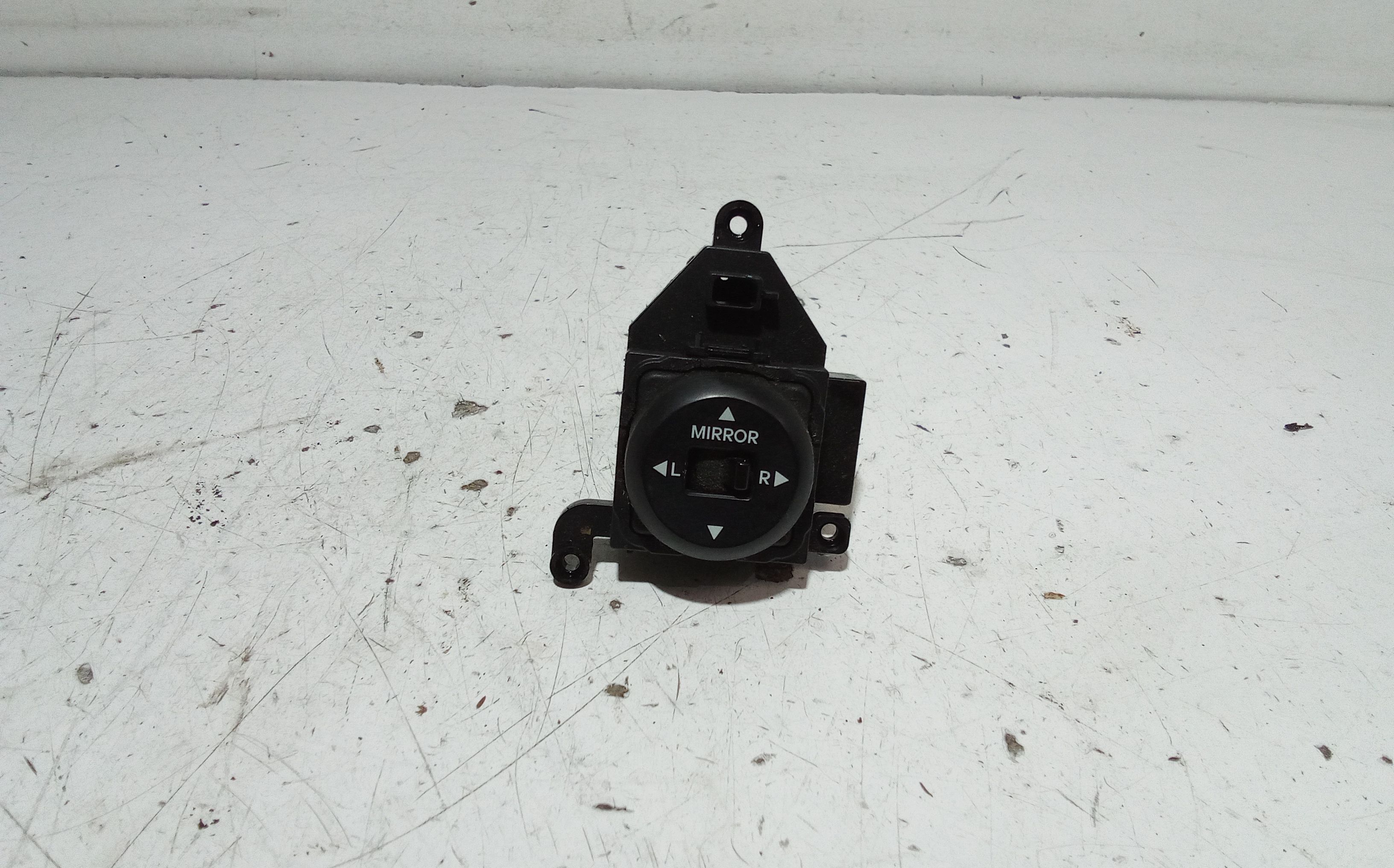 Interruttore Regolazione Retrovisore Est. 935402L000 Usato