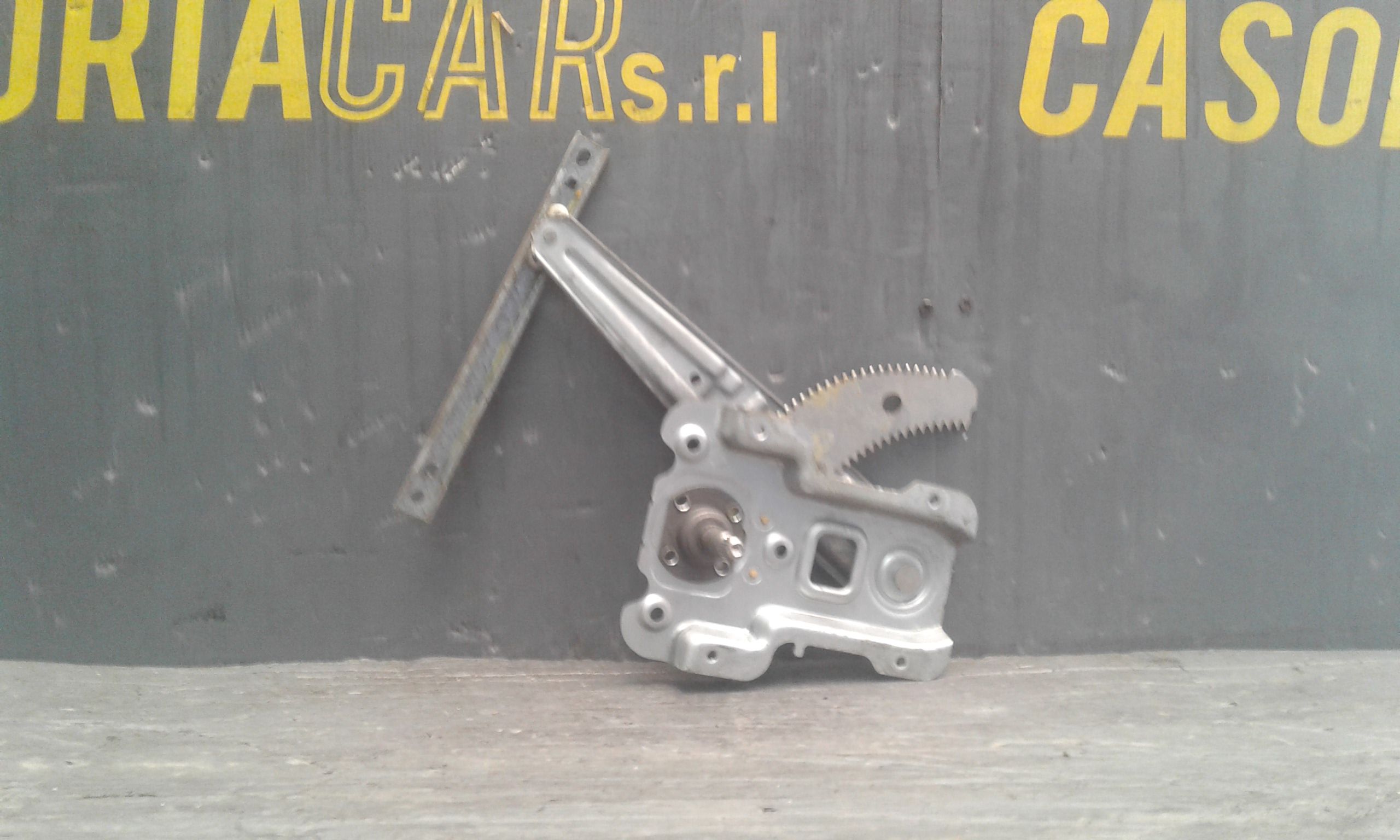 Alzacristallo Porta Post. Destro 827004F900 Usato