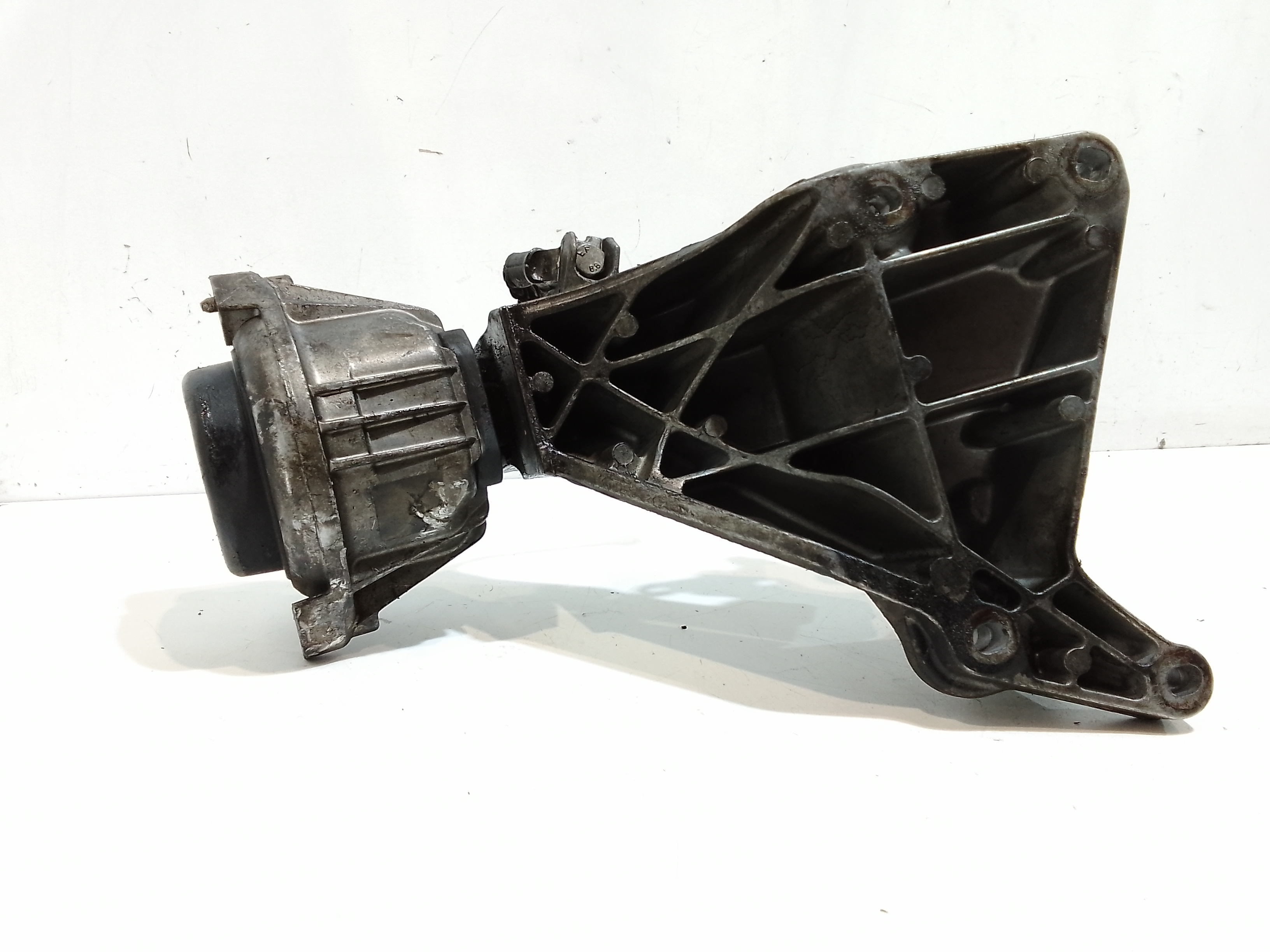 Piastra Alloggiamento Supporto Motore (Con Eventuale Bielletta O Tirante Associato) Usato