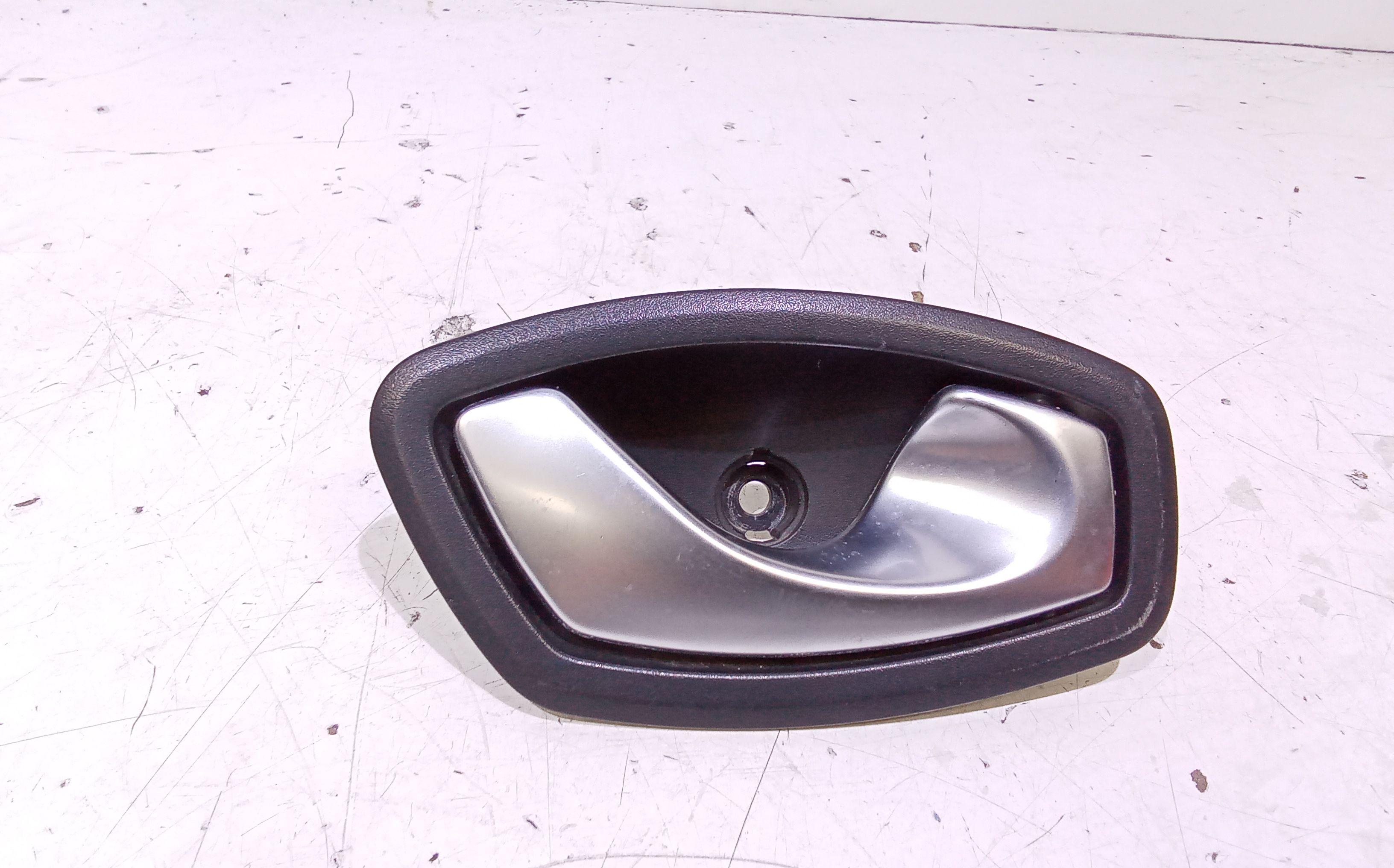 Maniglia Int. Apertura Porta Post. Destro 806700007R Usato