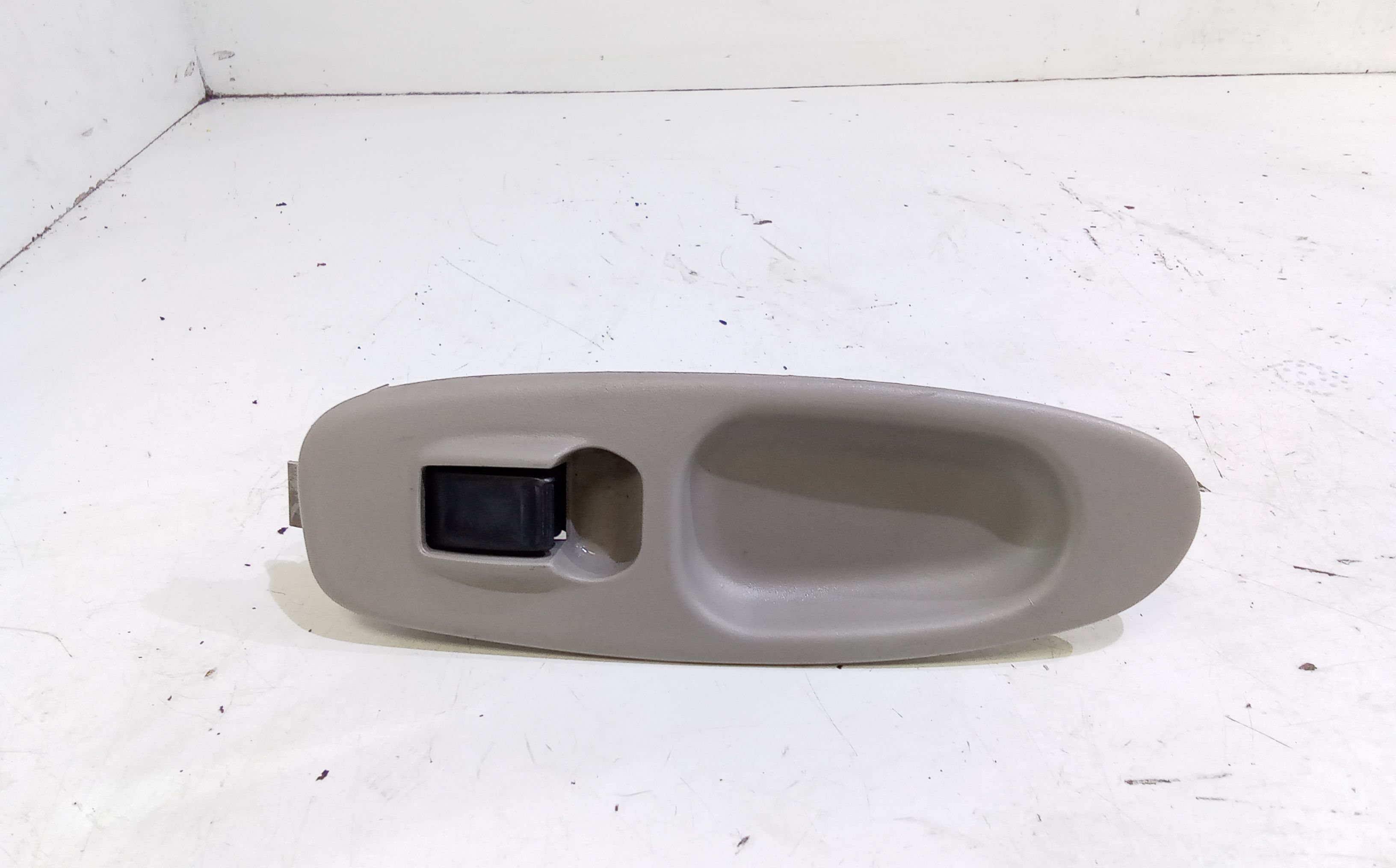 Interruttore Alzacristalli Porta Ant. Destro Usato