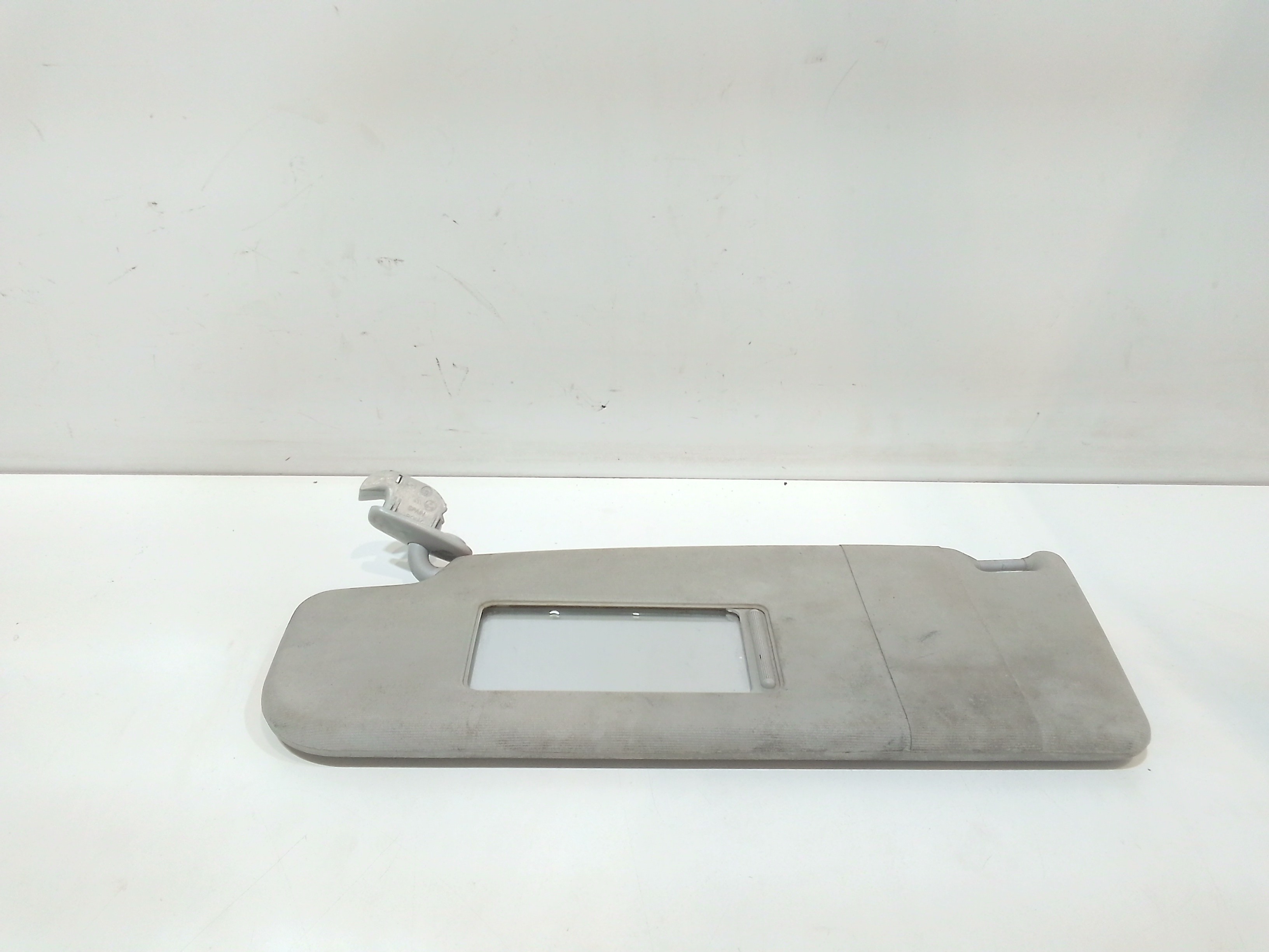 Aletta Parasole Parabrezza Sinistro 6X0857551E2F4 Usato