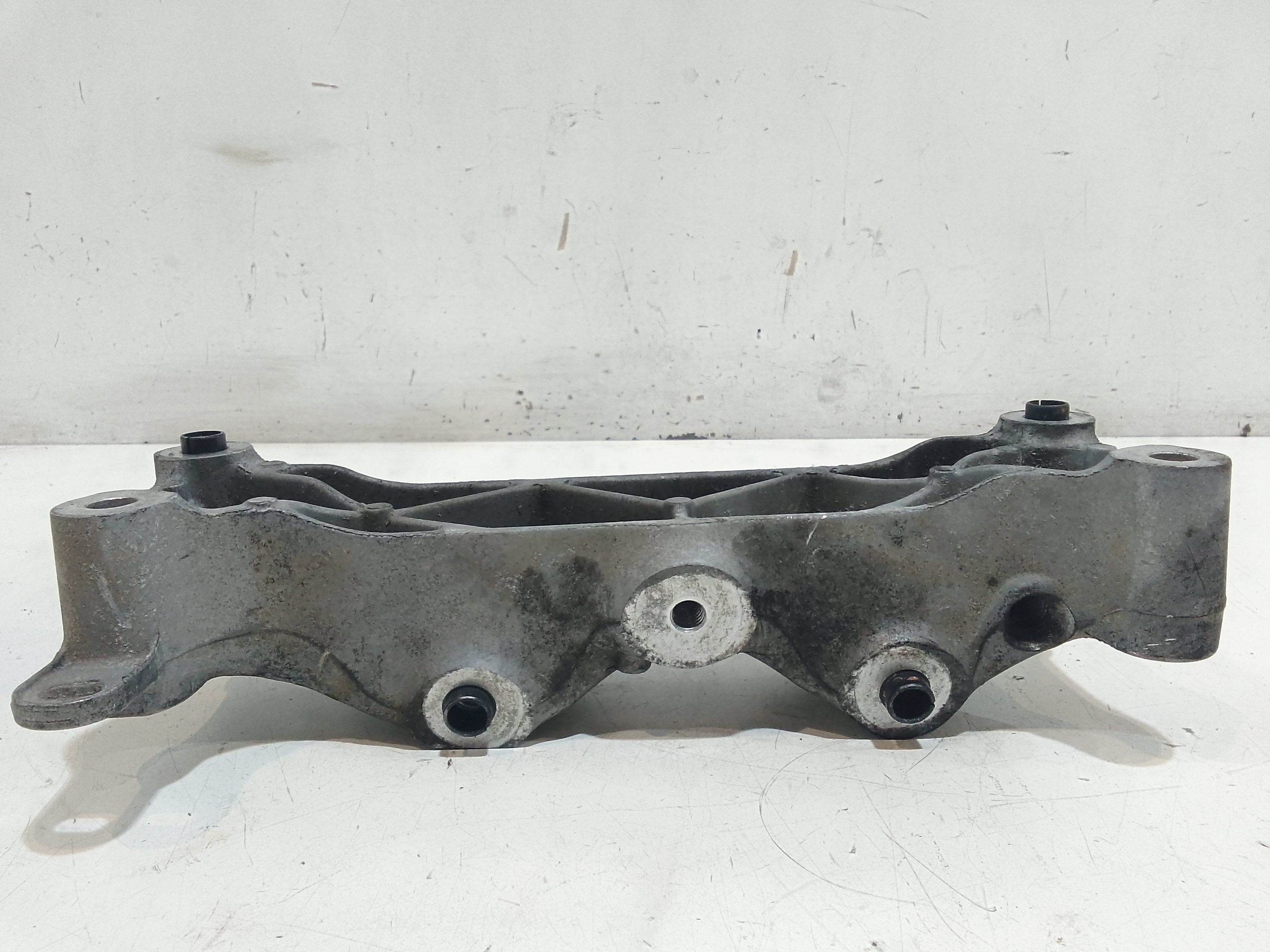 Piastra Alloggiamento Supporto Motore (Con Eventuale Bielletta O Tirante Associato) Usato