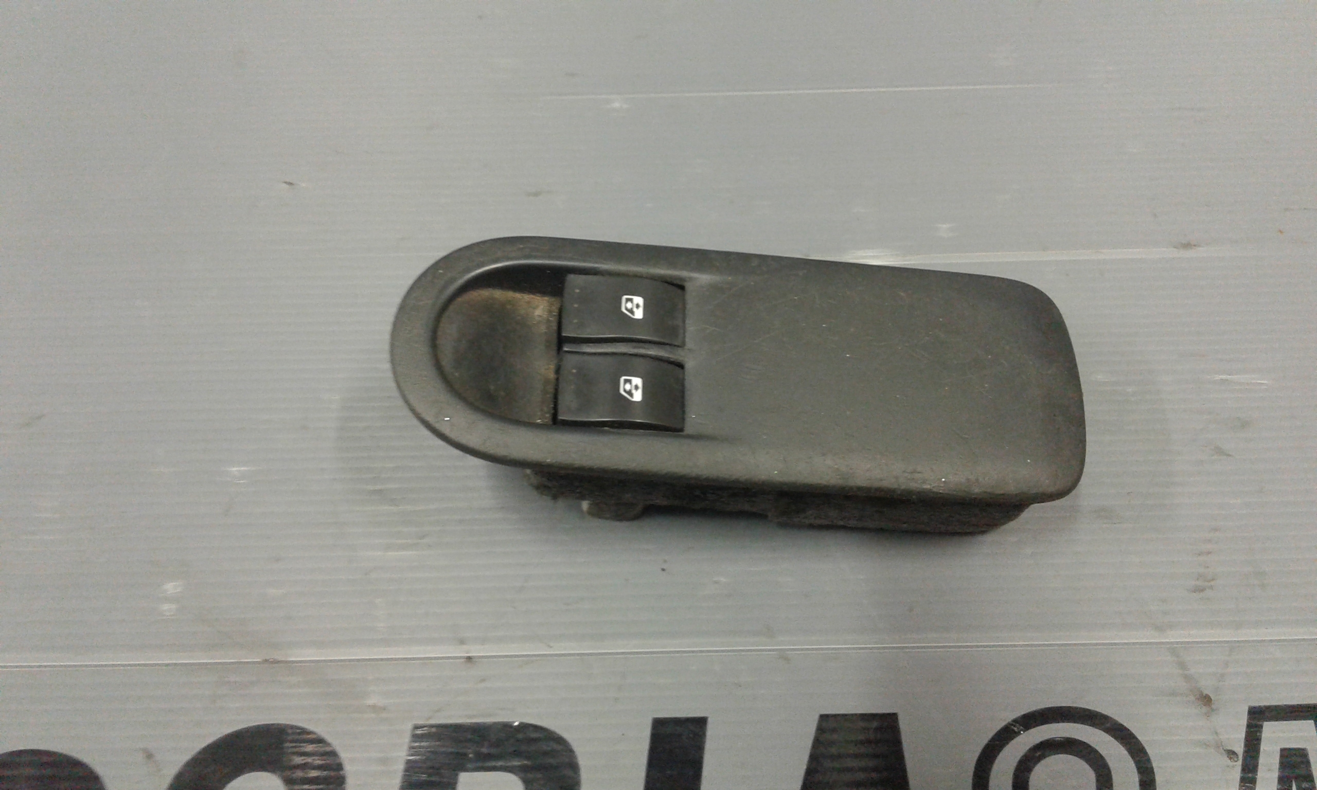 Interruttore Alzacristalli Porta Ant. Sinistro 8200108269 Usato