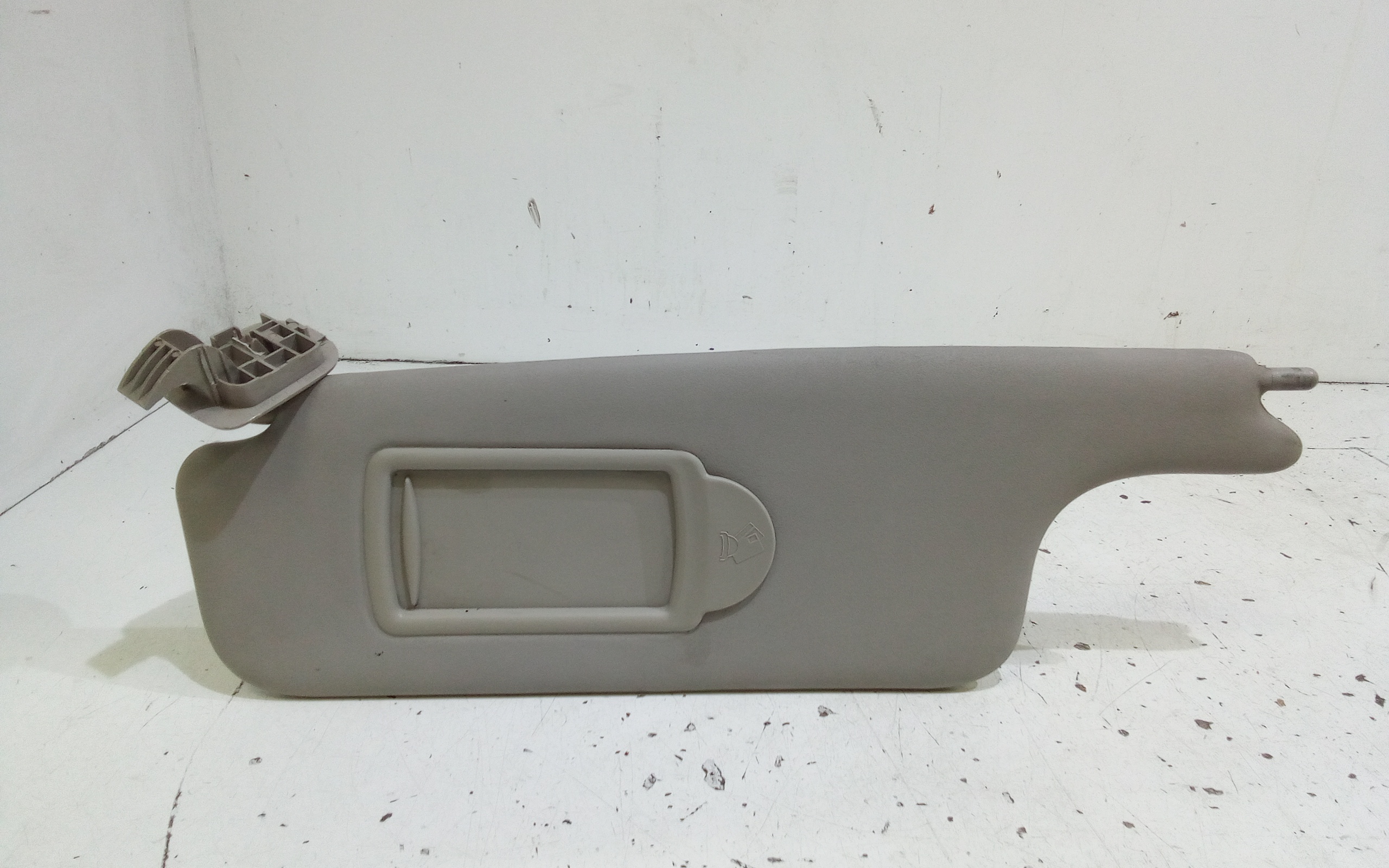 Aletta Parasole Parabrezza Sinistro 8200246823 Usato