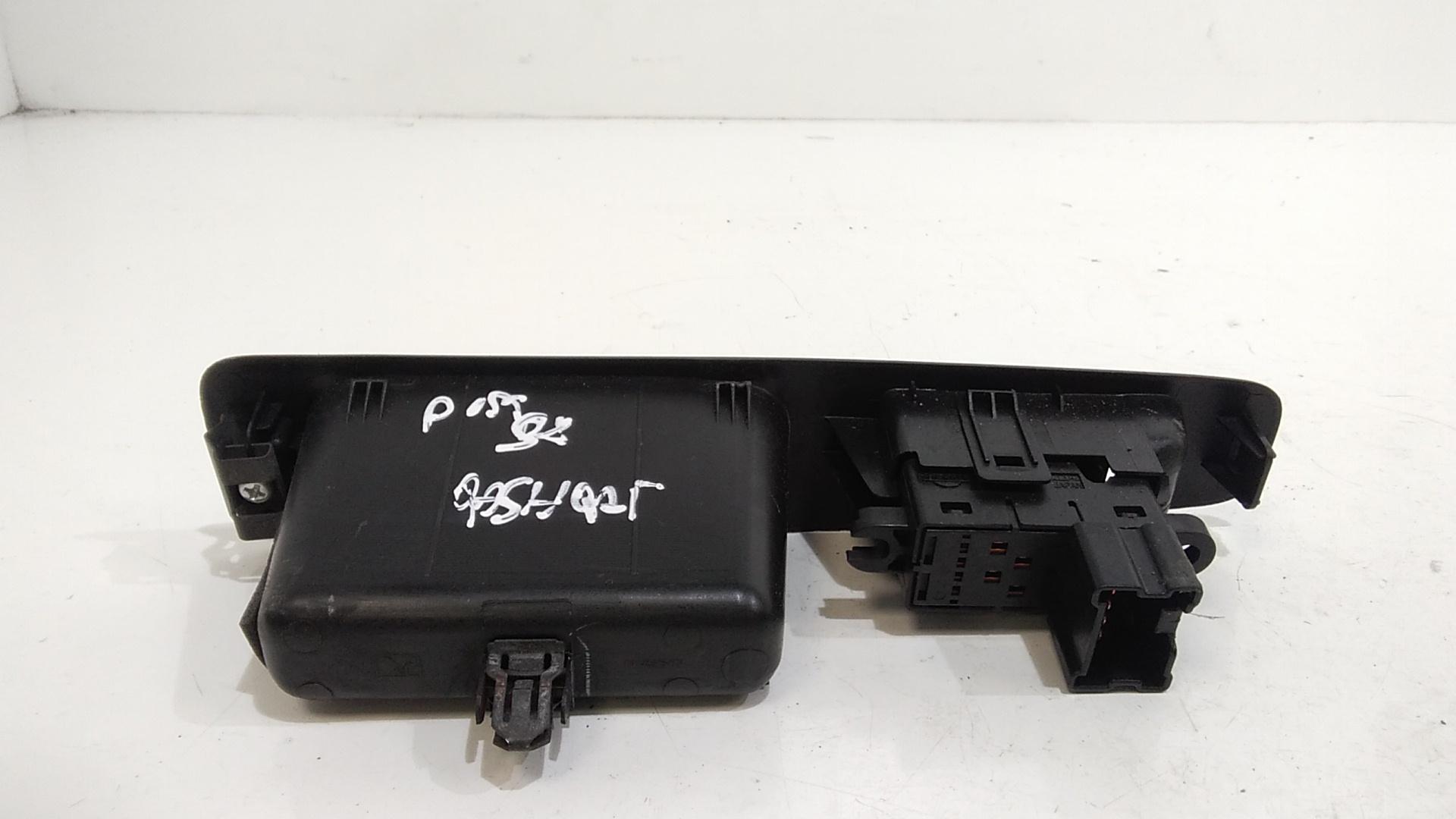 Interruttore Alzacristalli Porta Post. Sinistro 25411BR00A Usato