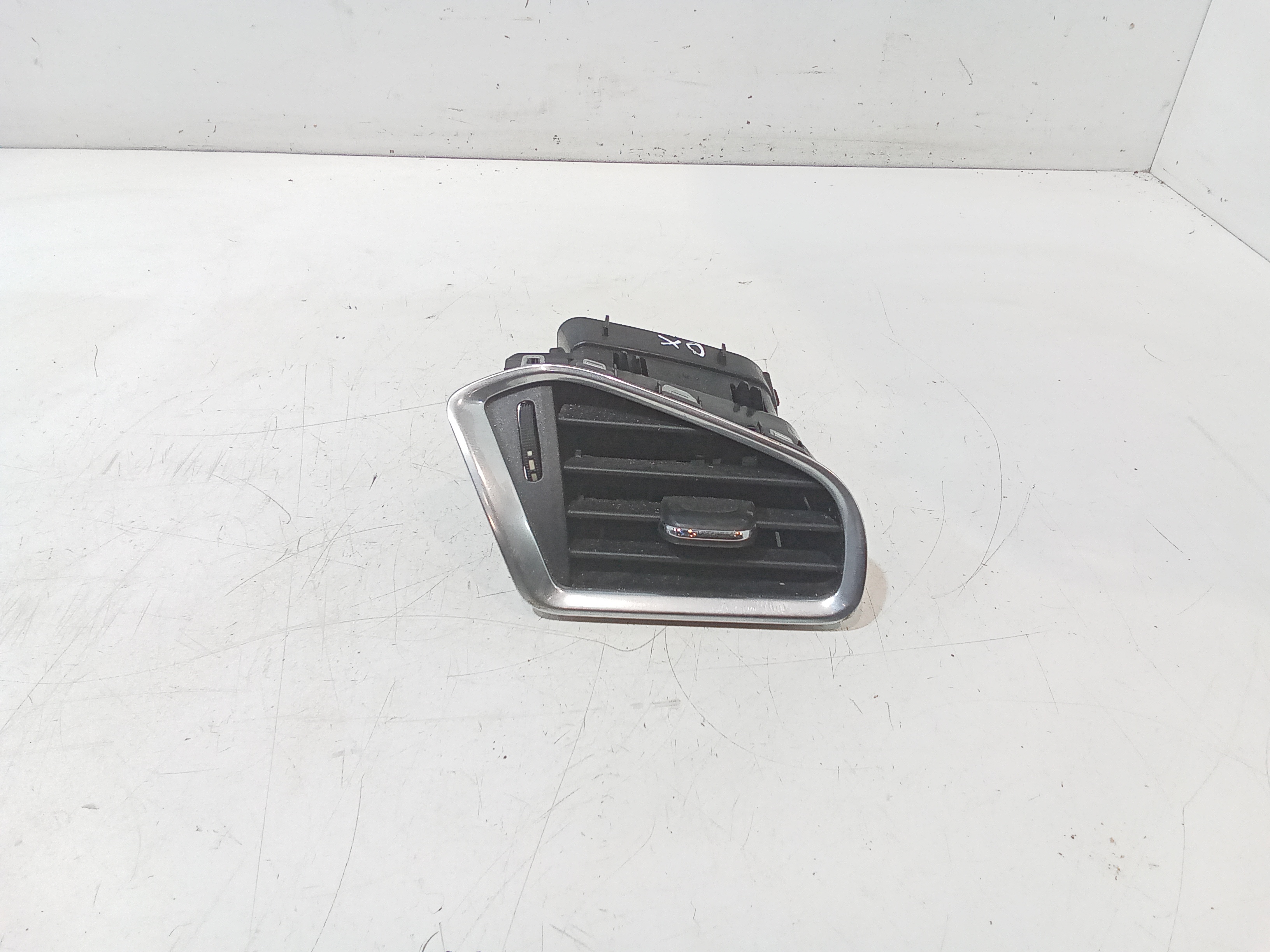 Condotto Aria Bocchette Lat. Cruscotto Destro 8247R4 Usato