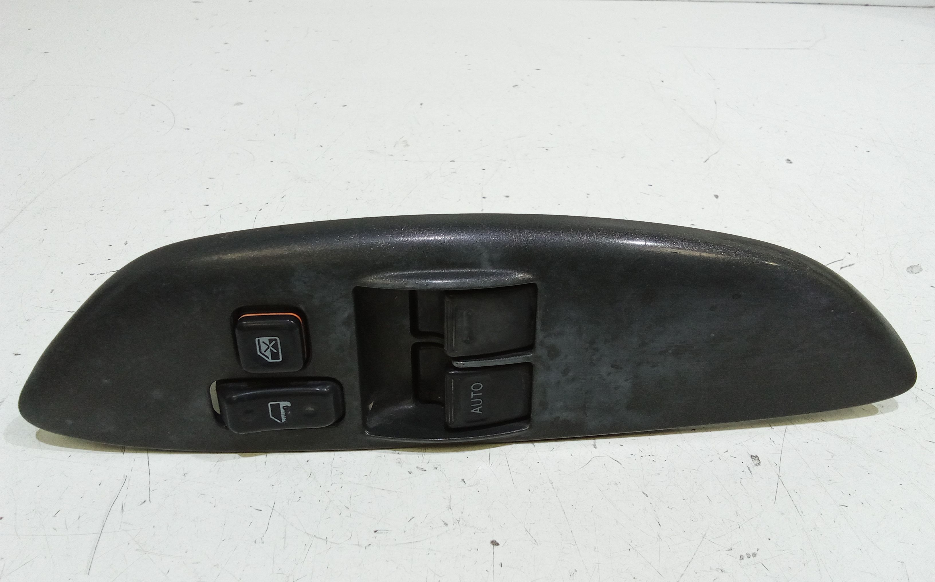 Interruttore Alzacristalli Porta Ant. Sinistro 8482010100 Usato