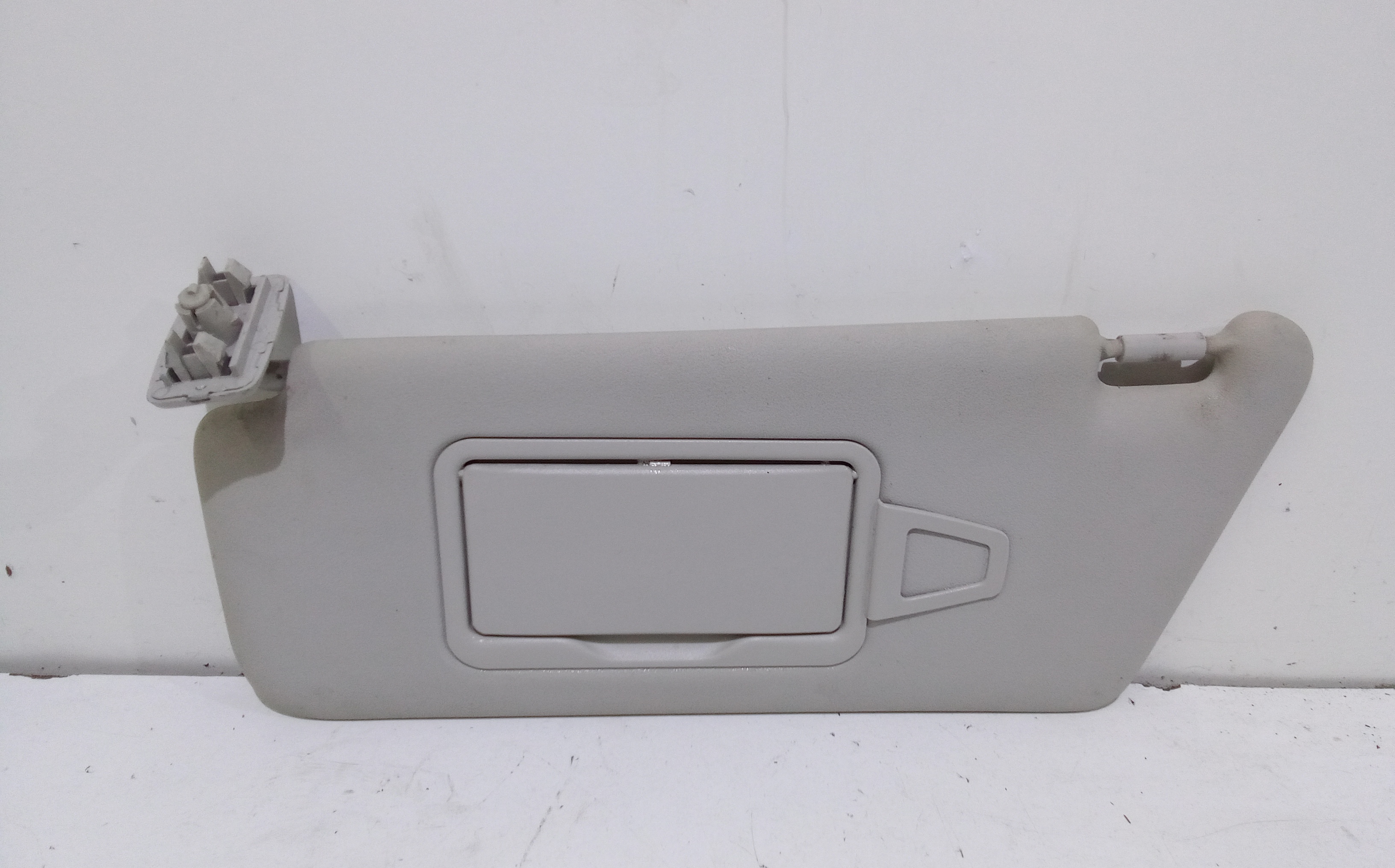 Aletta Parasole Parabrezza Sinistro A16981001107H48 Usato