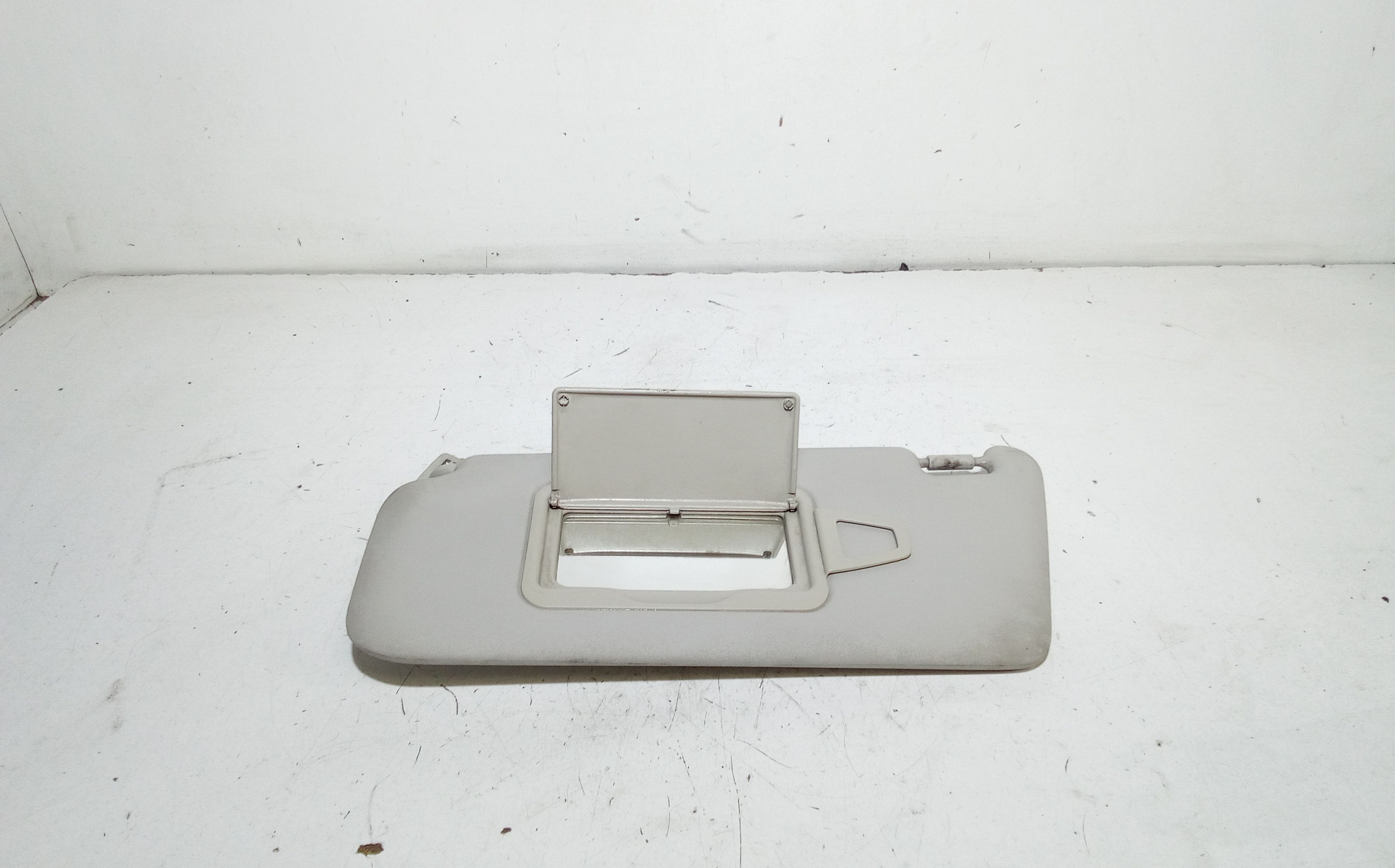 Aletta Parasole Parabrezza Sinistro A16981001107H48 Usato