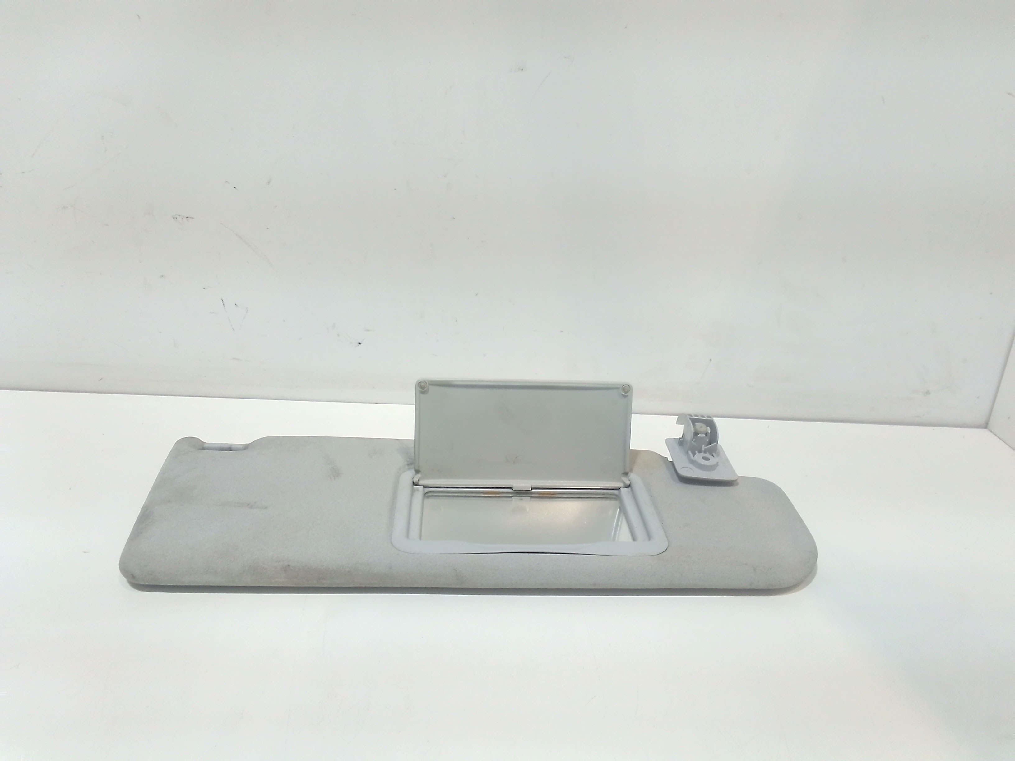 Aletta Parasole Parabrezza Destro 1K0857552L2F4 Usato