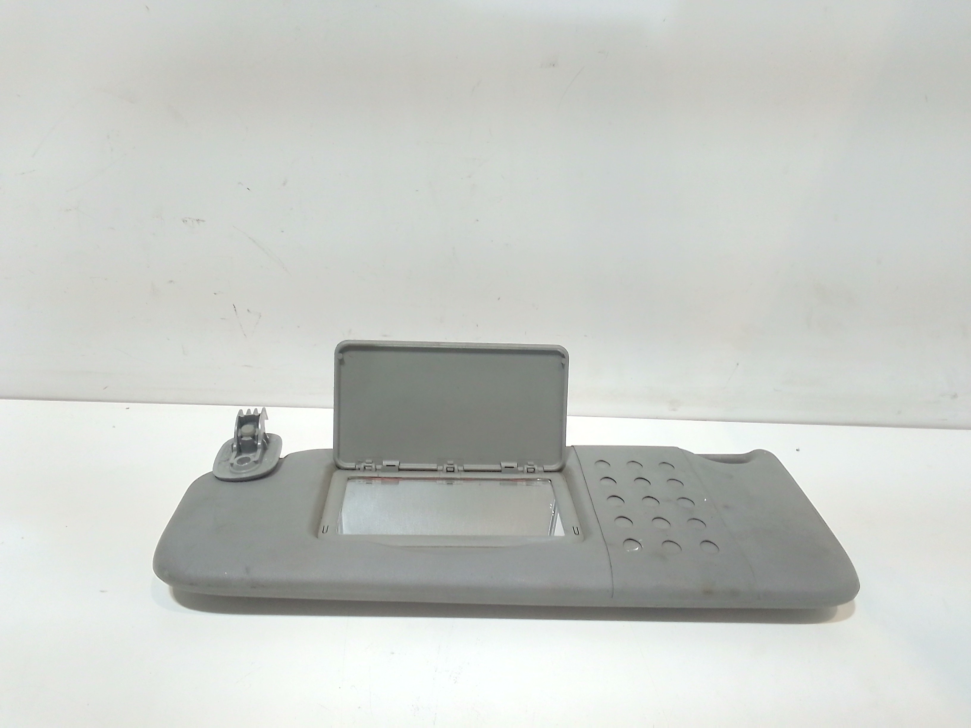 Aletta Parasole Parabrezza Sinistro 8200249085 Usato