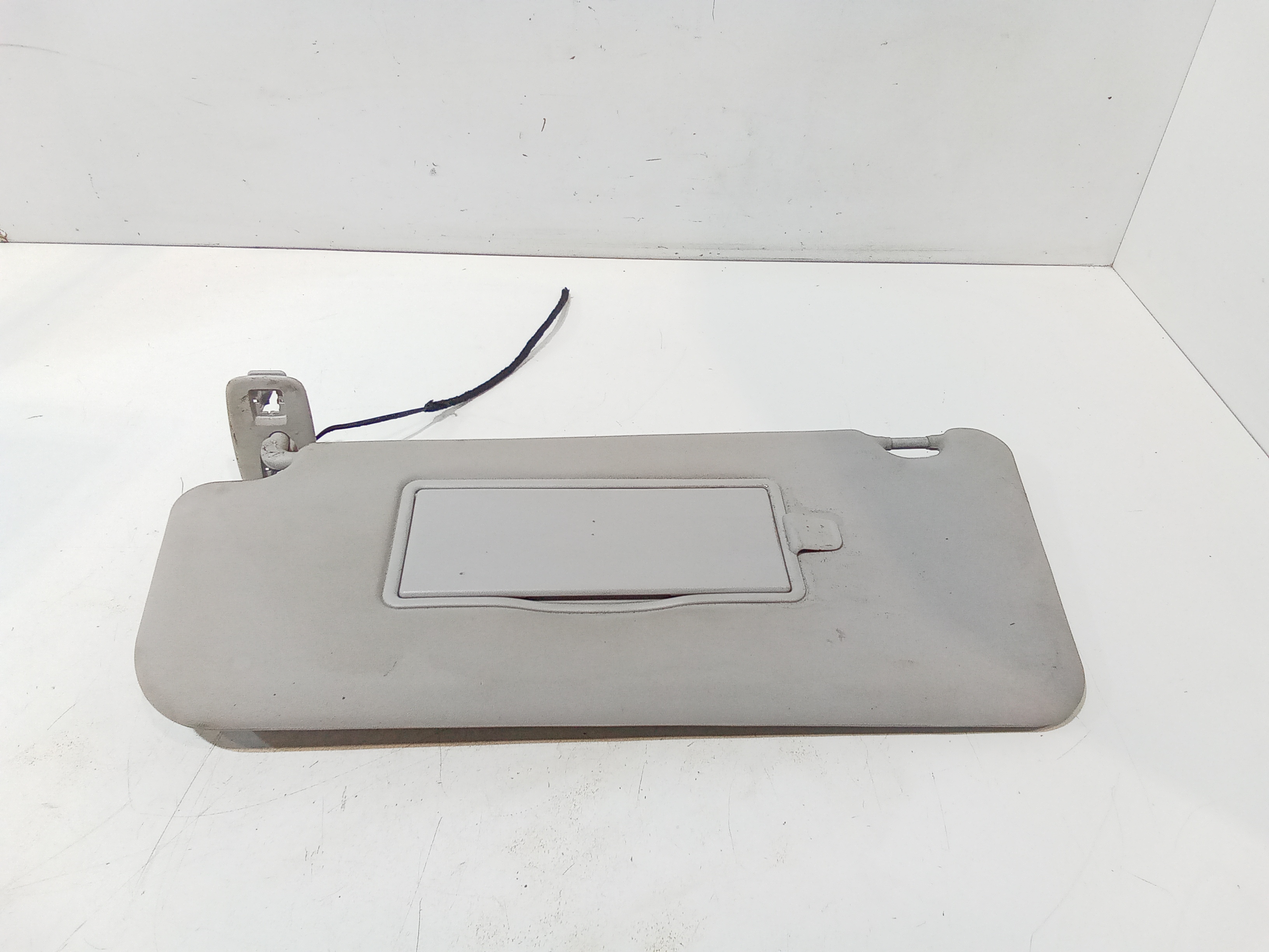 Aletta Parasole Parabrezza Sinistro 98094985BJ Usato