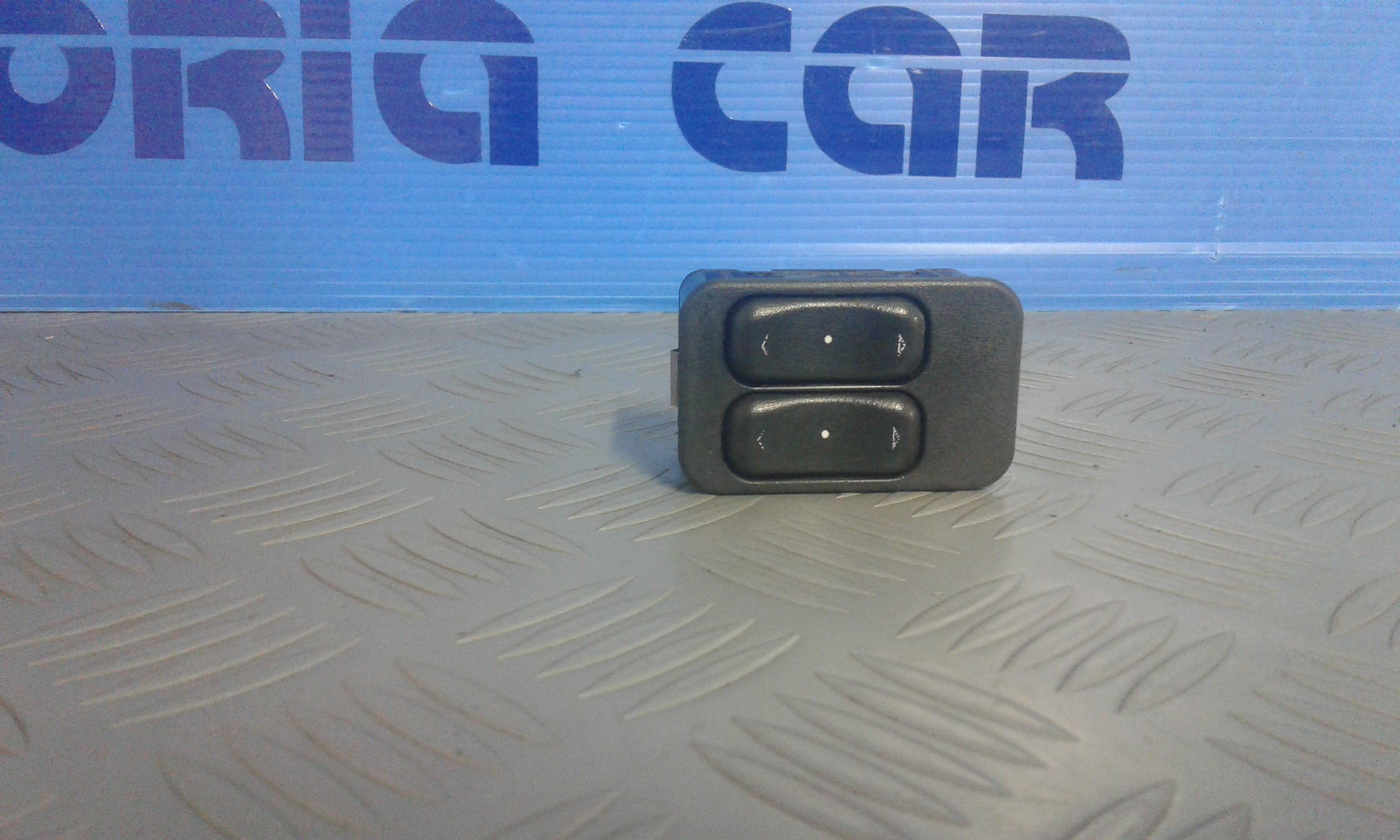 Interruttore Alzacristalli Porta Ant. Sinistro Usato