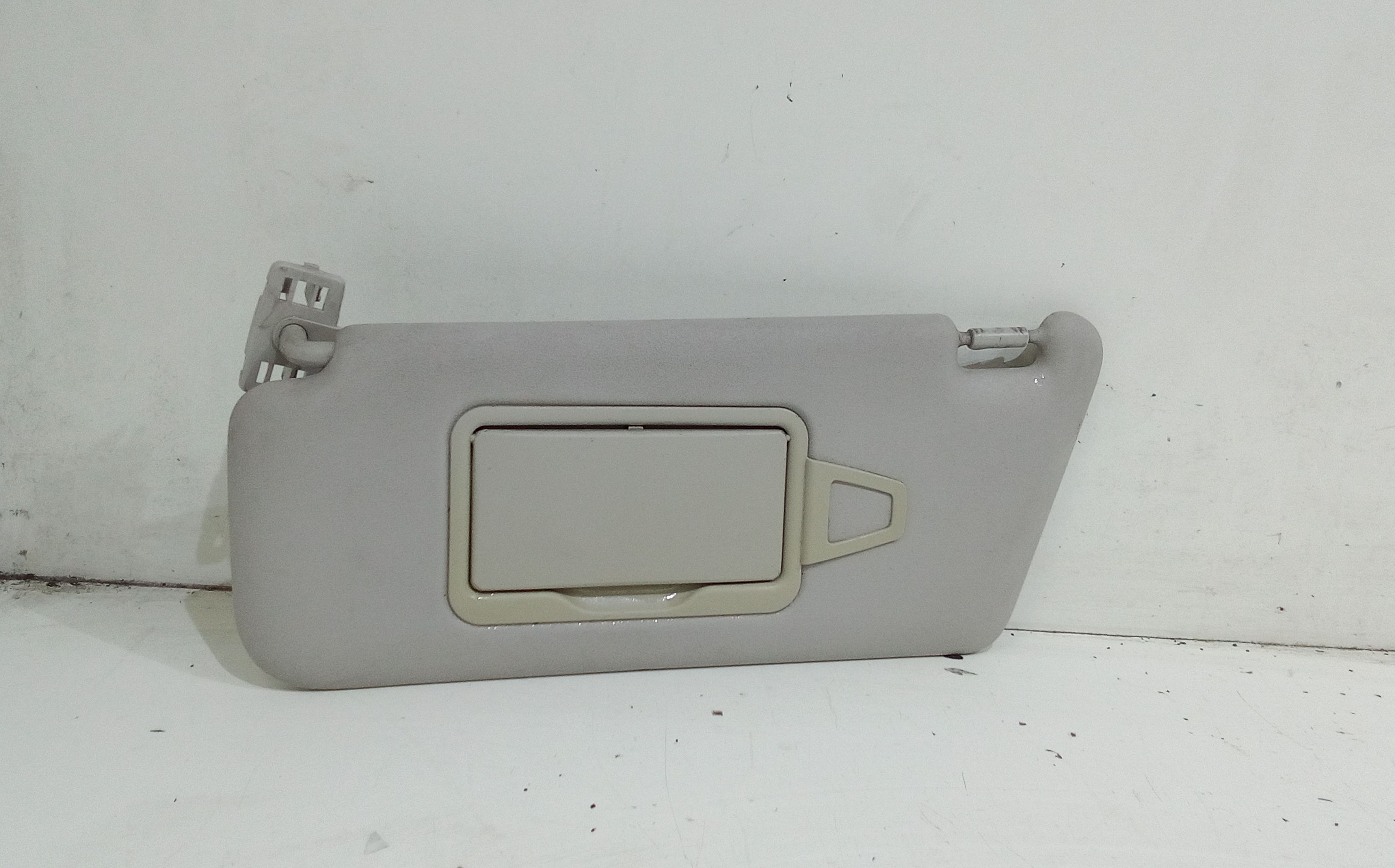 Aletta Parasole Parabrezza Sinistro A16981001107H48 Usato