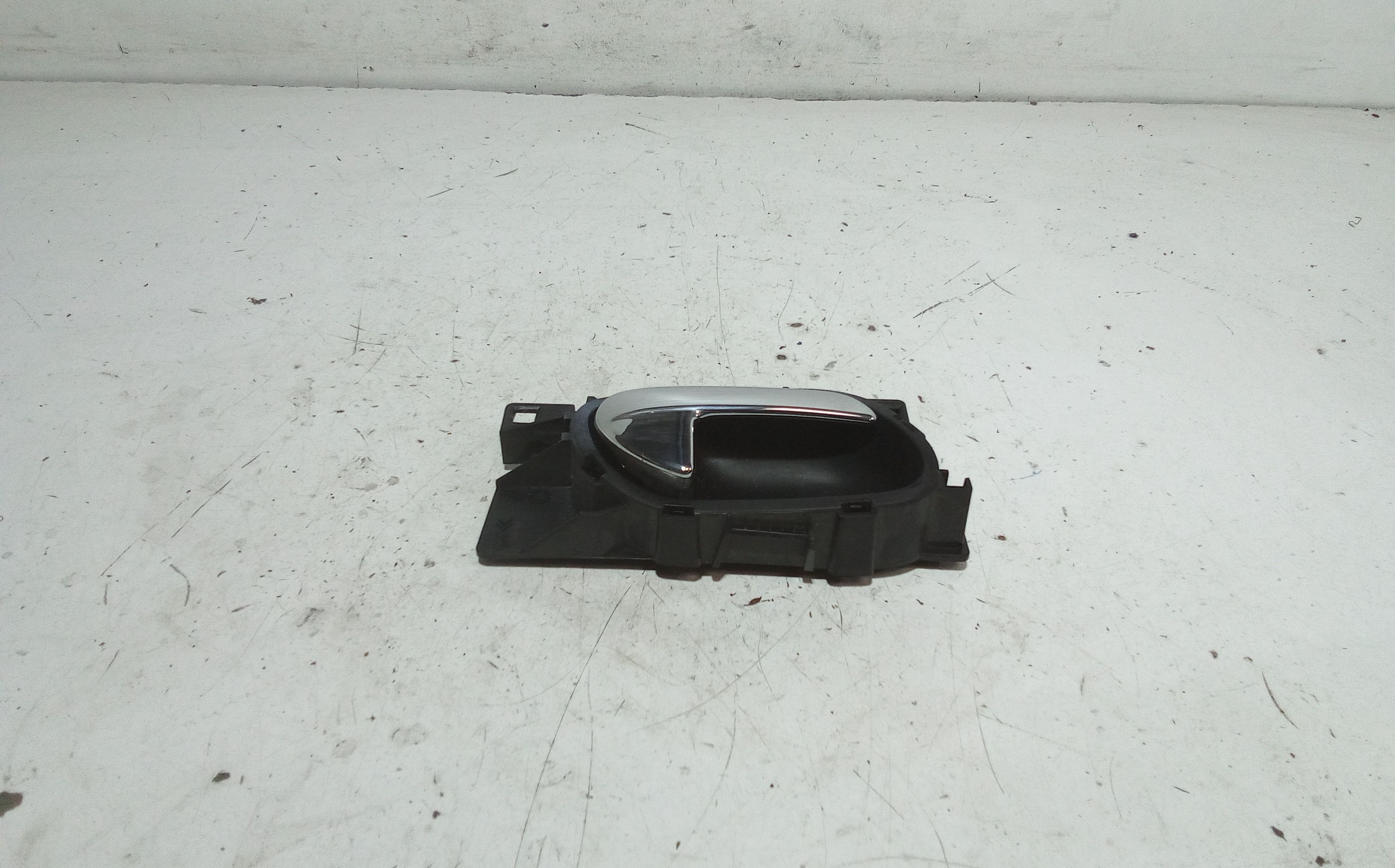 Maniglia Int. Apertura Porta Ant. Destro Usato