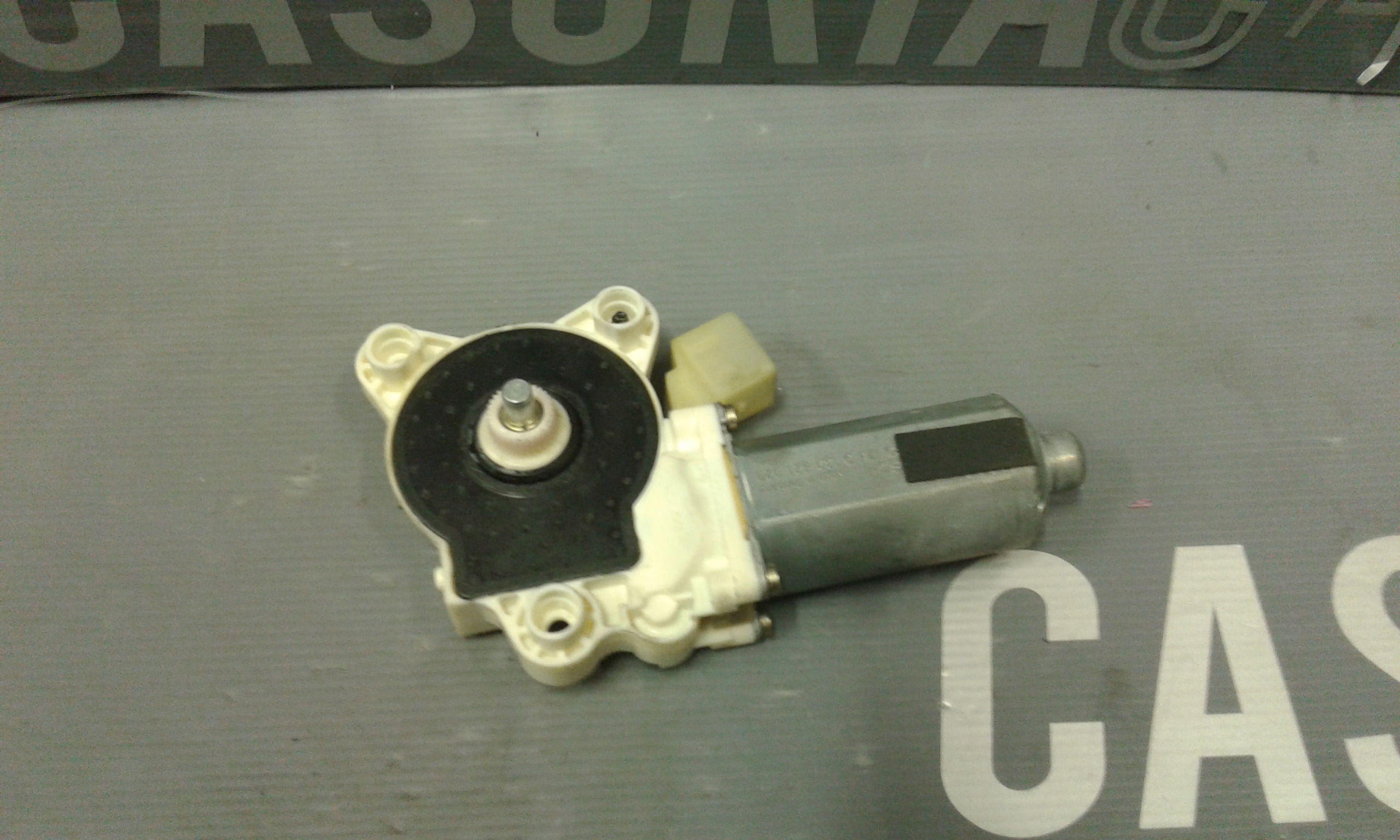 Motorino Alzacristallo Porta Ant. Destro A2308200942 Usato