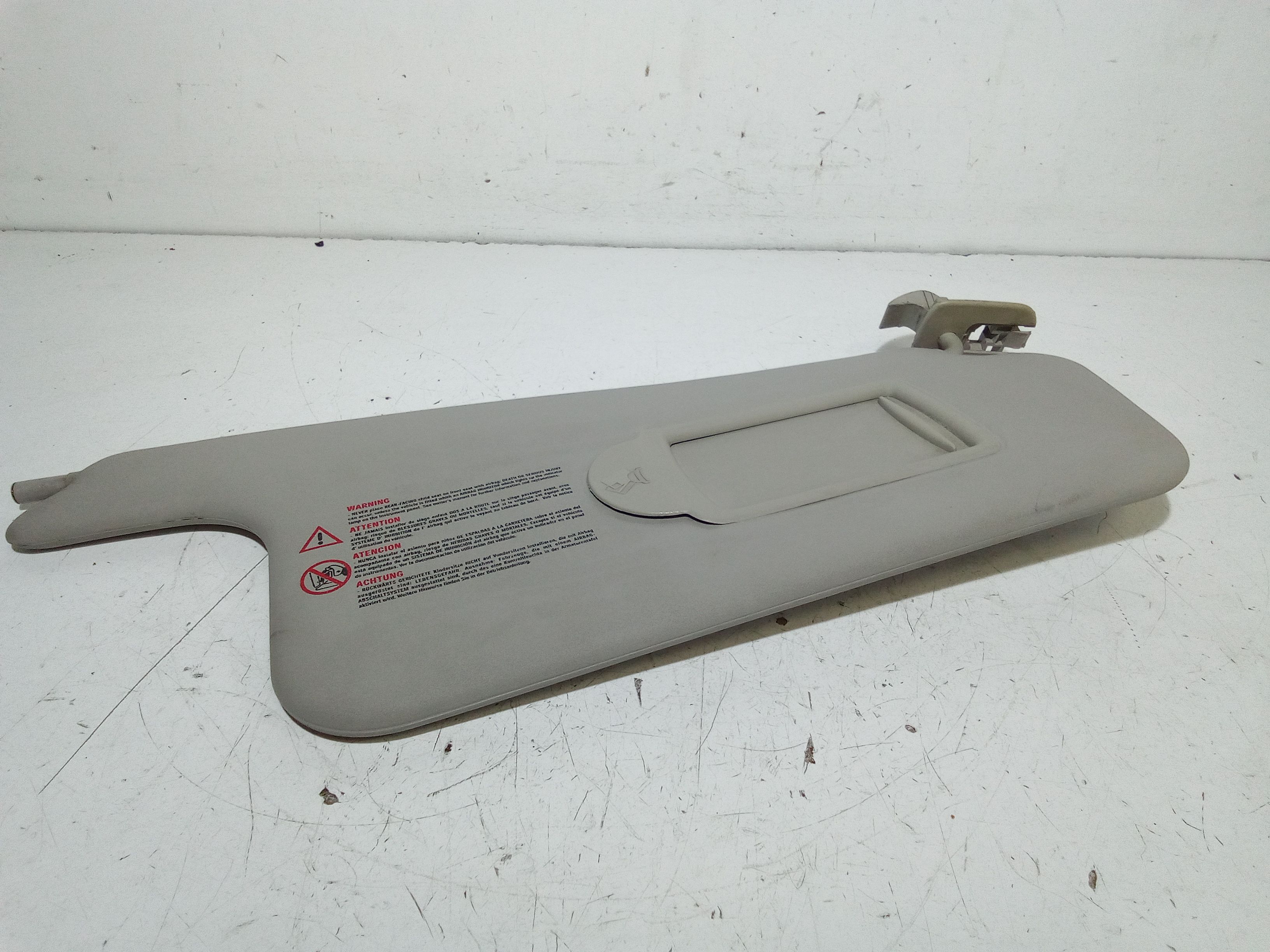 Aletta Parasole Parabrezza Destro 8200246822 Usato