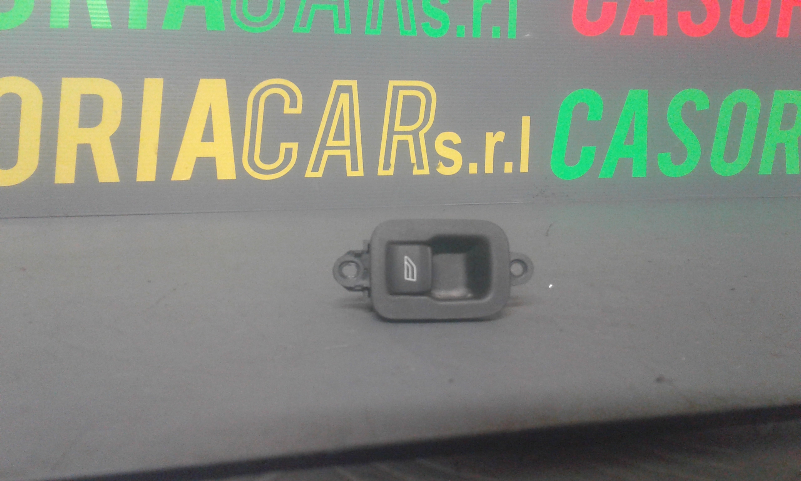 Interruttore Alzacristalli Porta Post. Sinistro 30773217 Usato