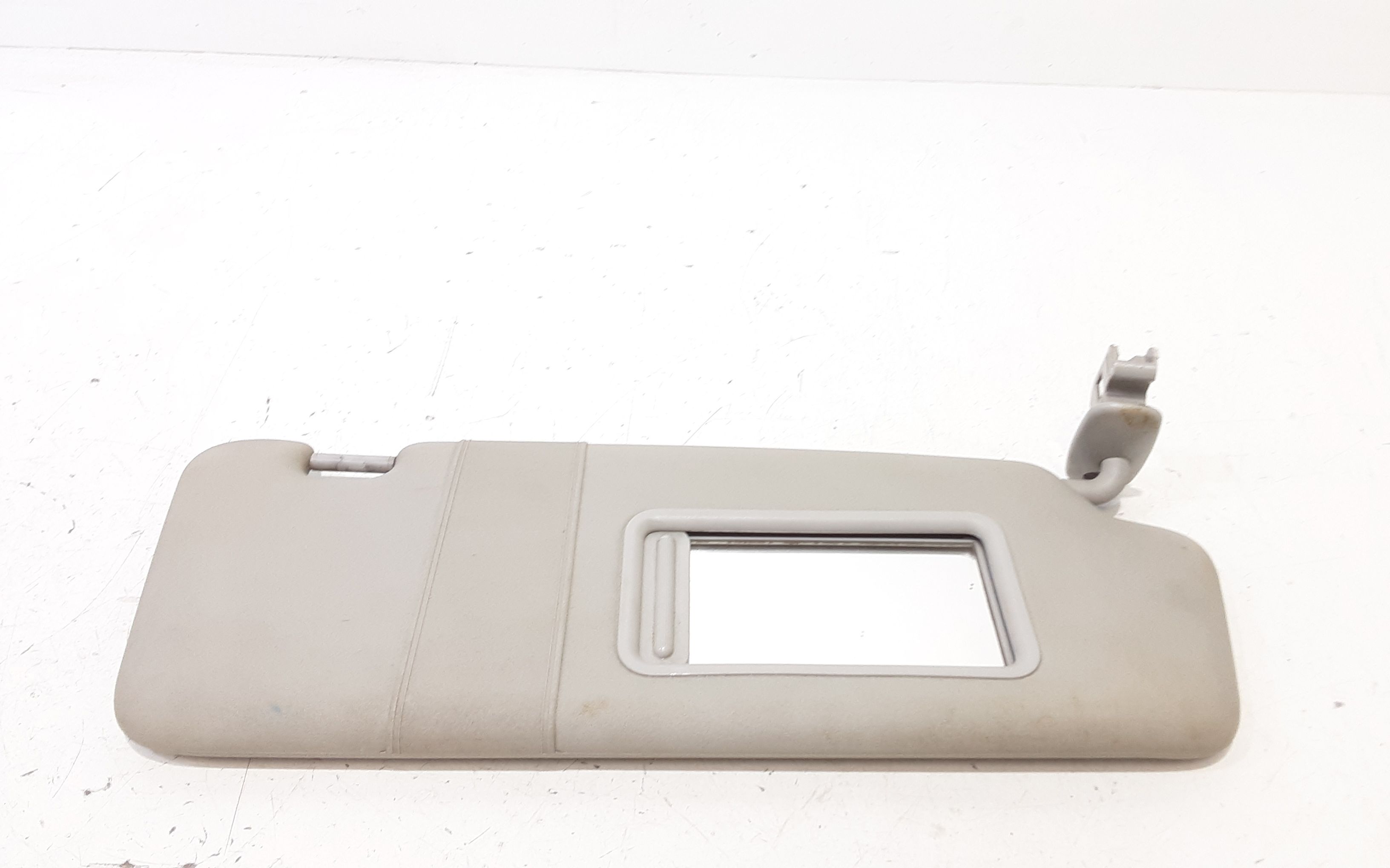 Aletta Parasole Parabrezza Destro 8P08575525B9 Usato