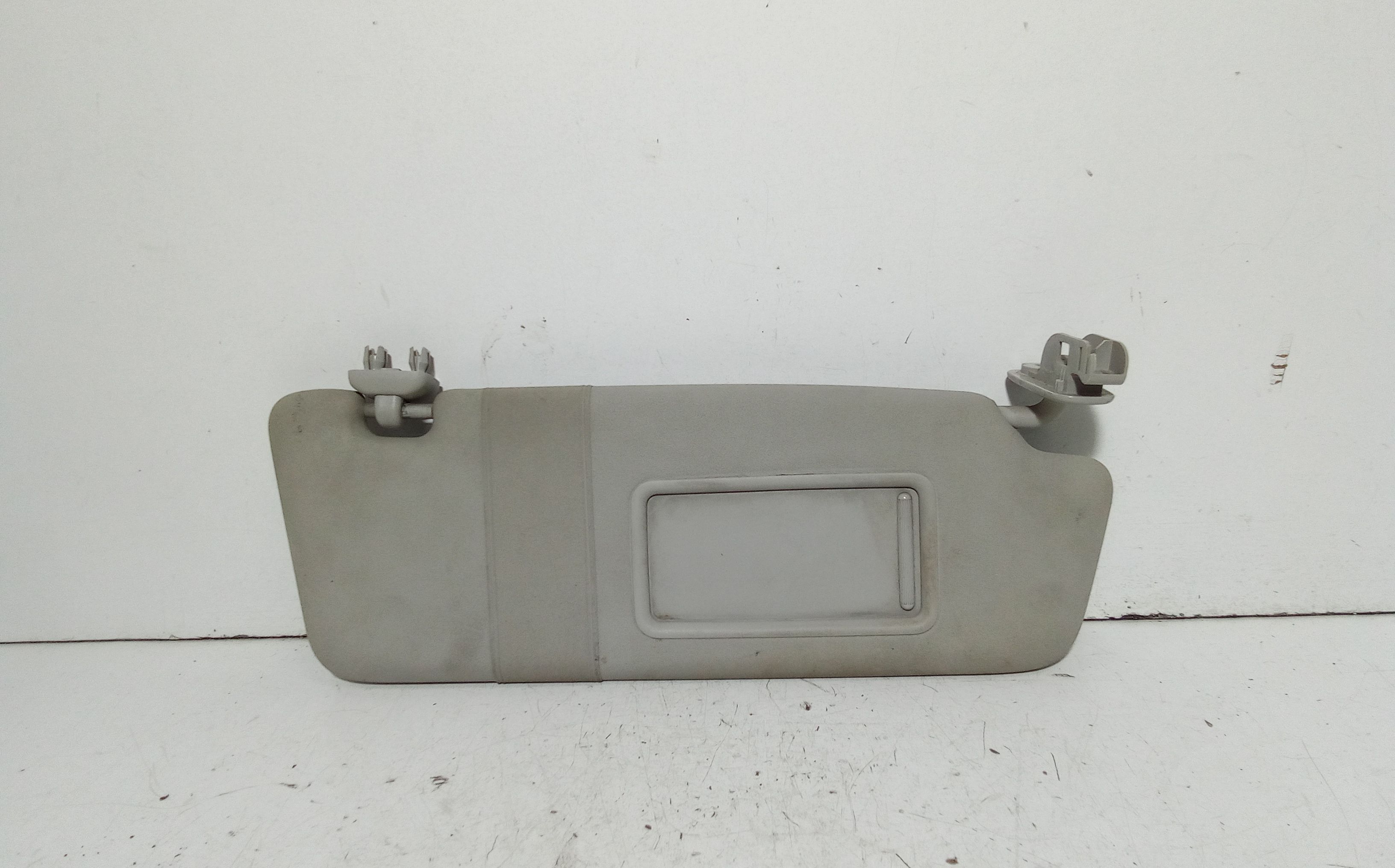 Aletta Parasole Parabrezza Destro 8P08575525B9 Usato