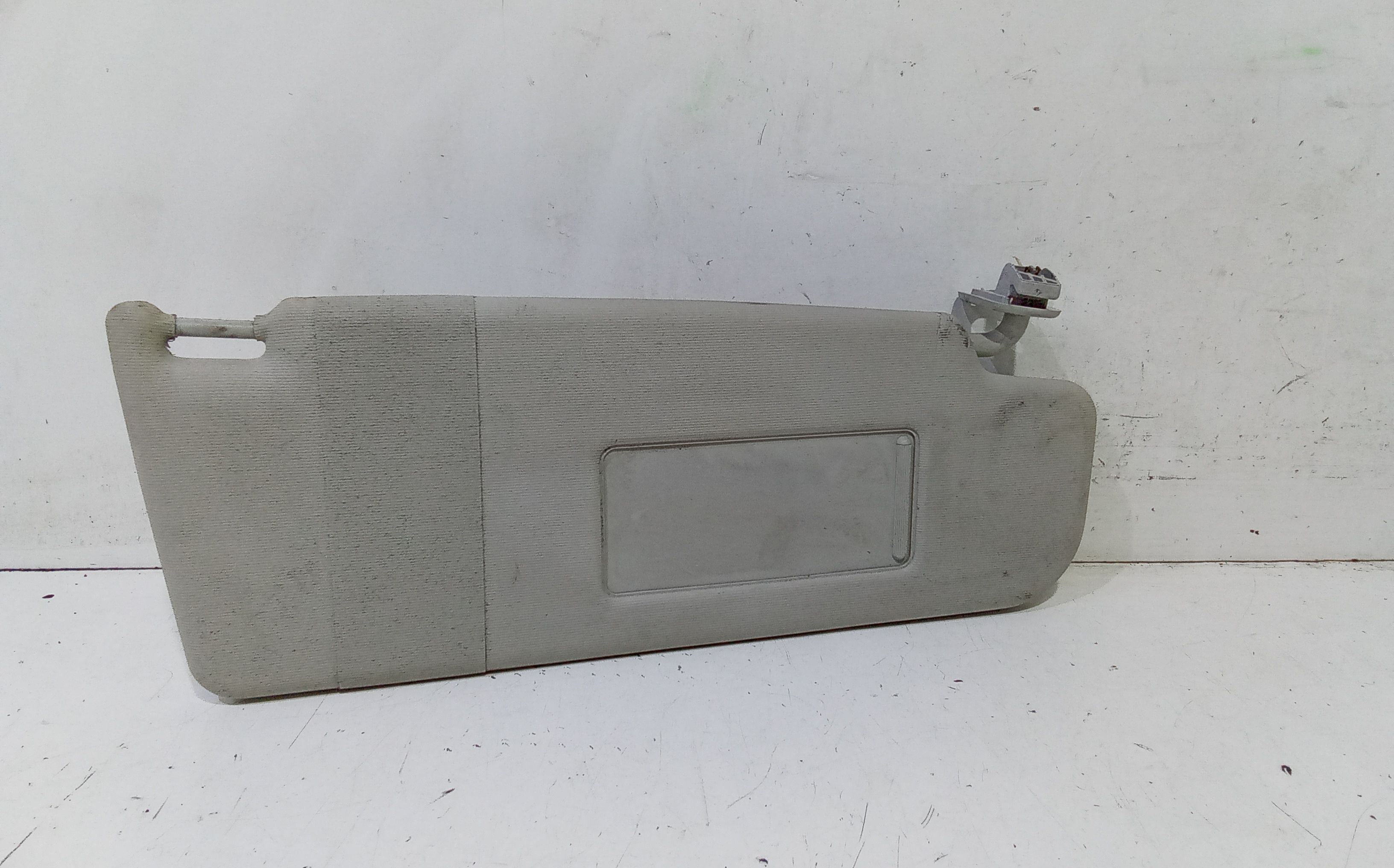 Aletta Parasole Parabrezza Destro 1K0857552L2F4 Usato