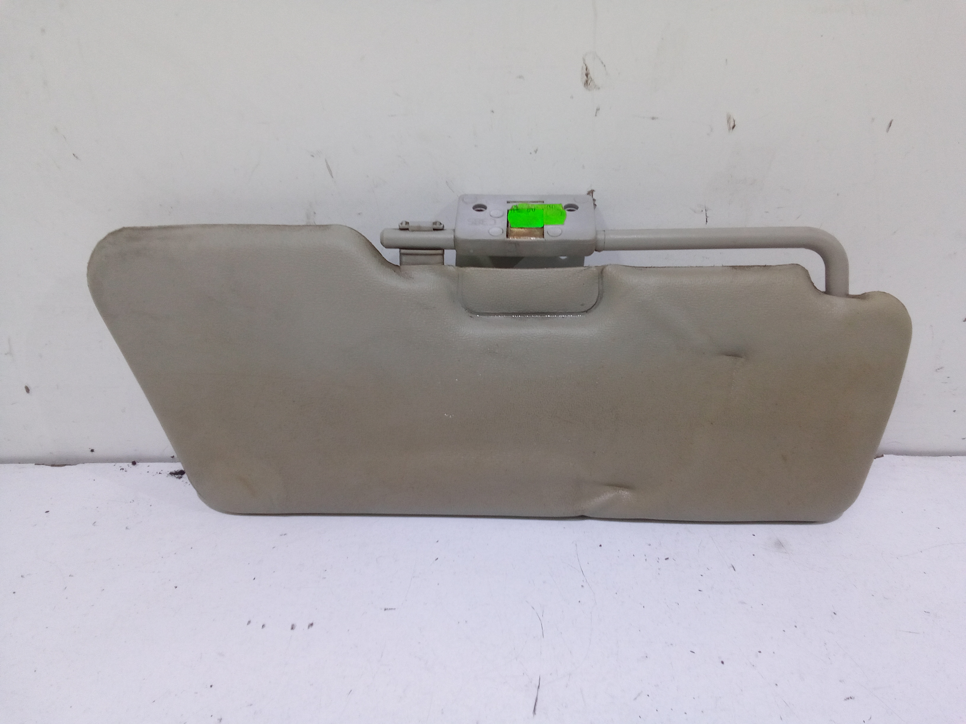 Aletta Parasole Parabrezza Sinistro 735244330 Usato