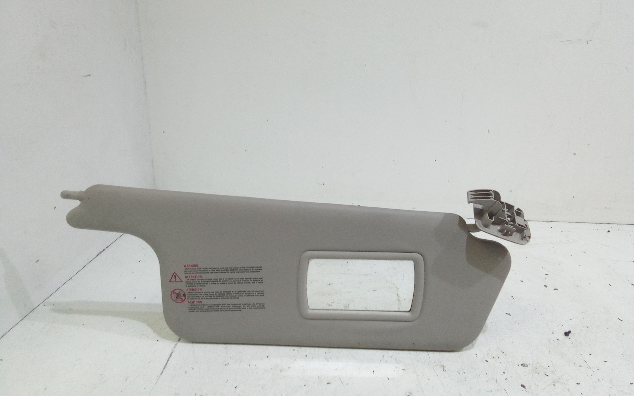 Aletta Parasole Parabrezza Destro 8200246822 Usato