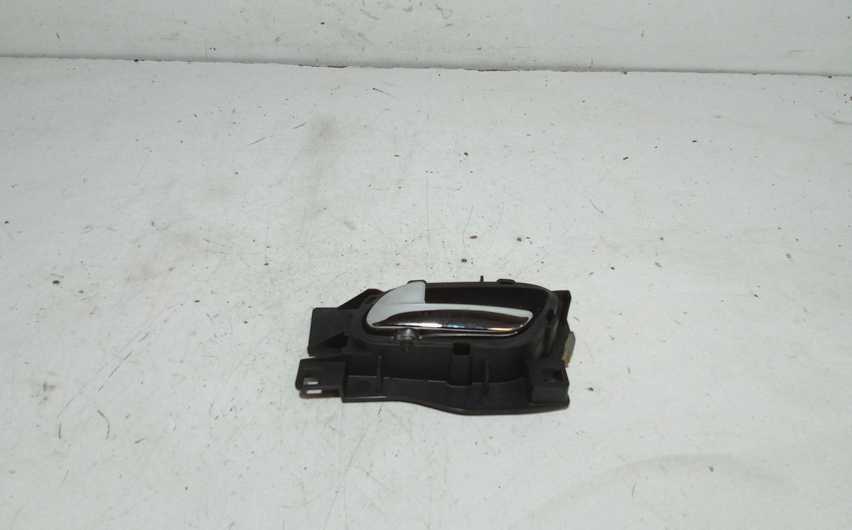 Maniglia Int. Apertura Porta Ant. Destro Usato