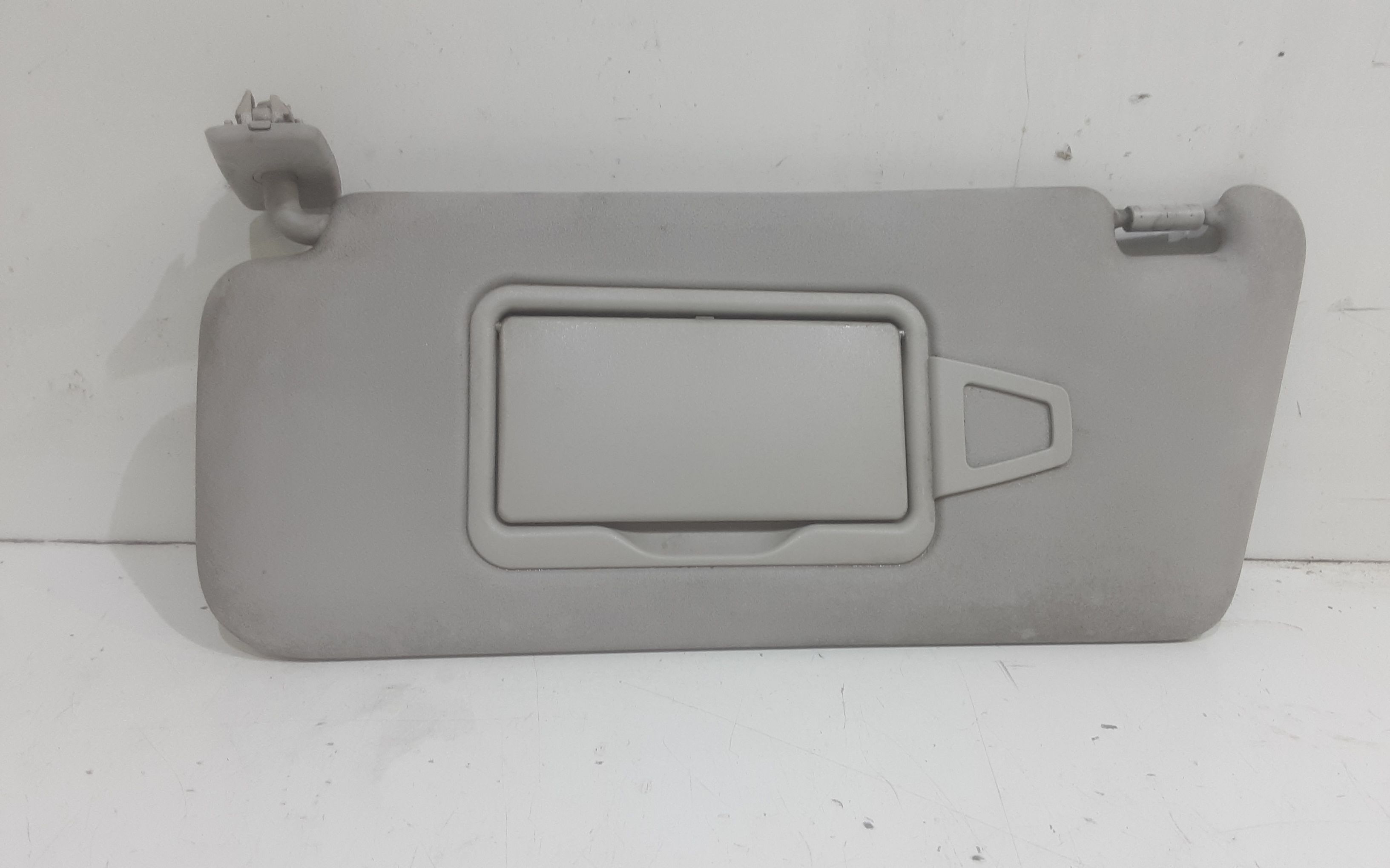 Aletta Parasole Parabrezza Sinistro A16981001107H48 Usato