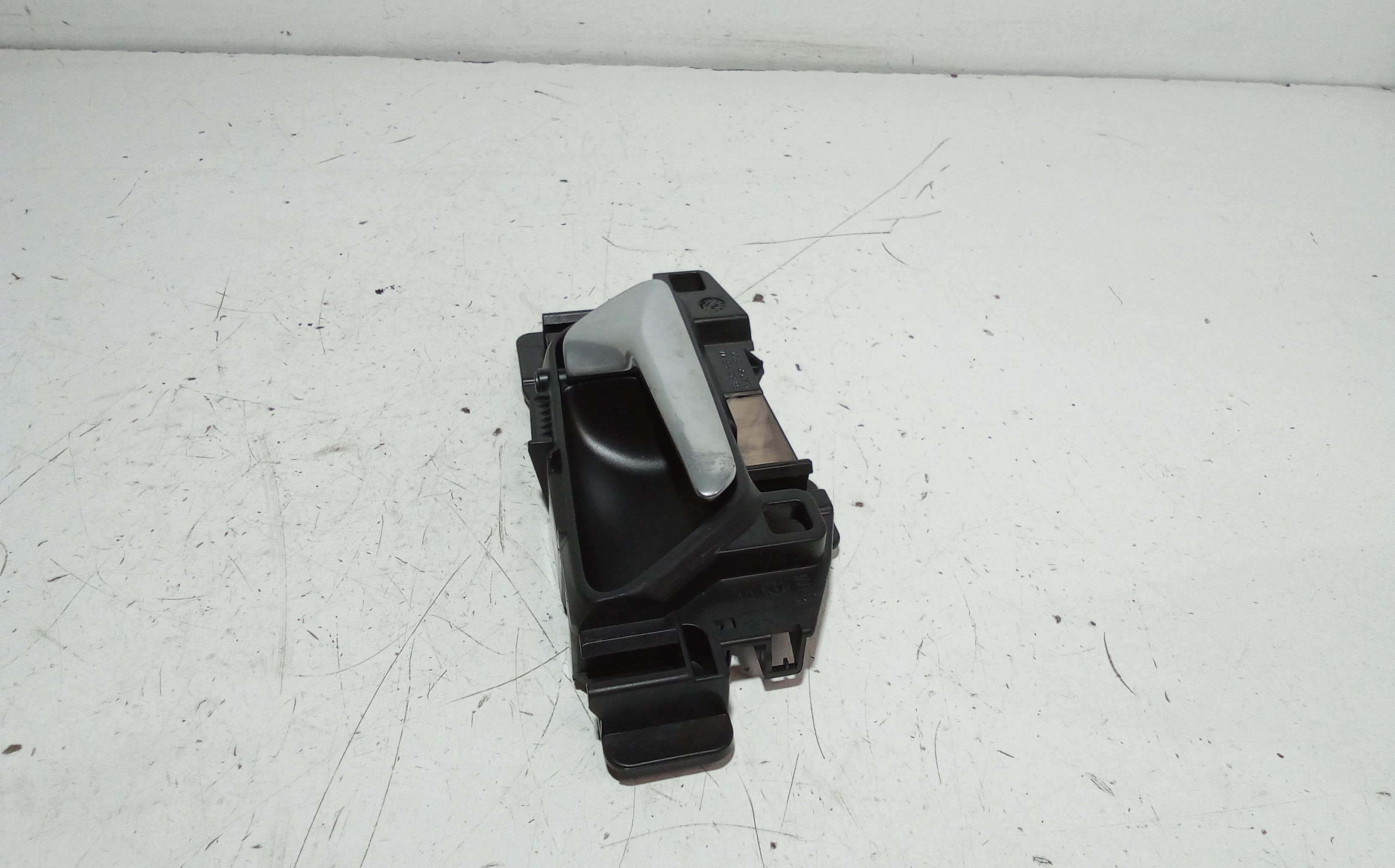 Maniglia Int. Apertura Porta Ant. Destro Usato