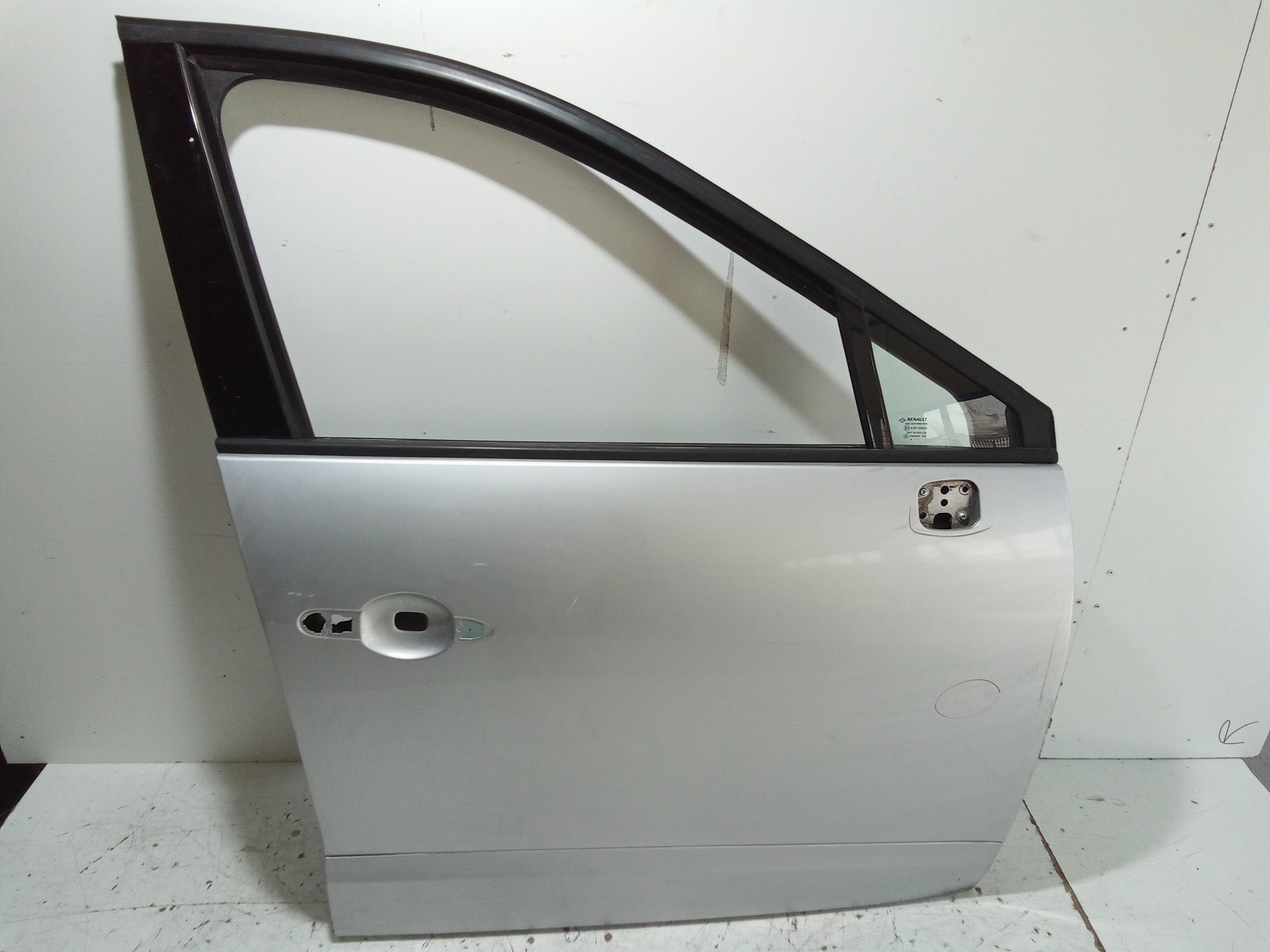 Porta Ant. Destro 801005468R Usato