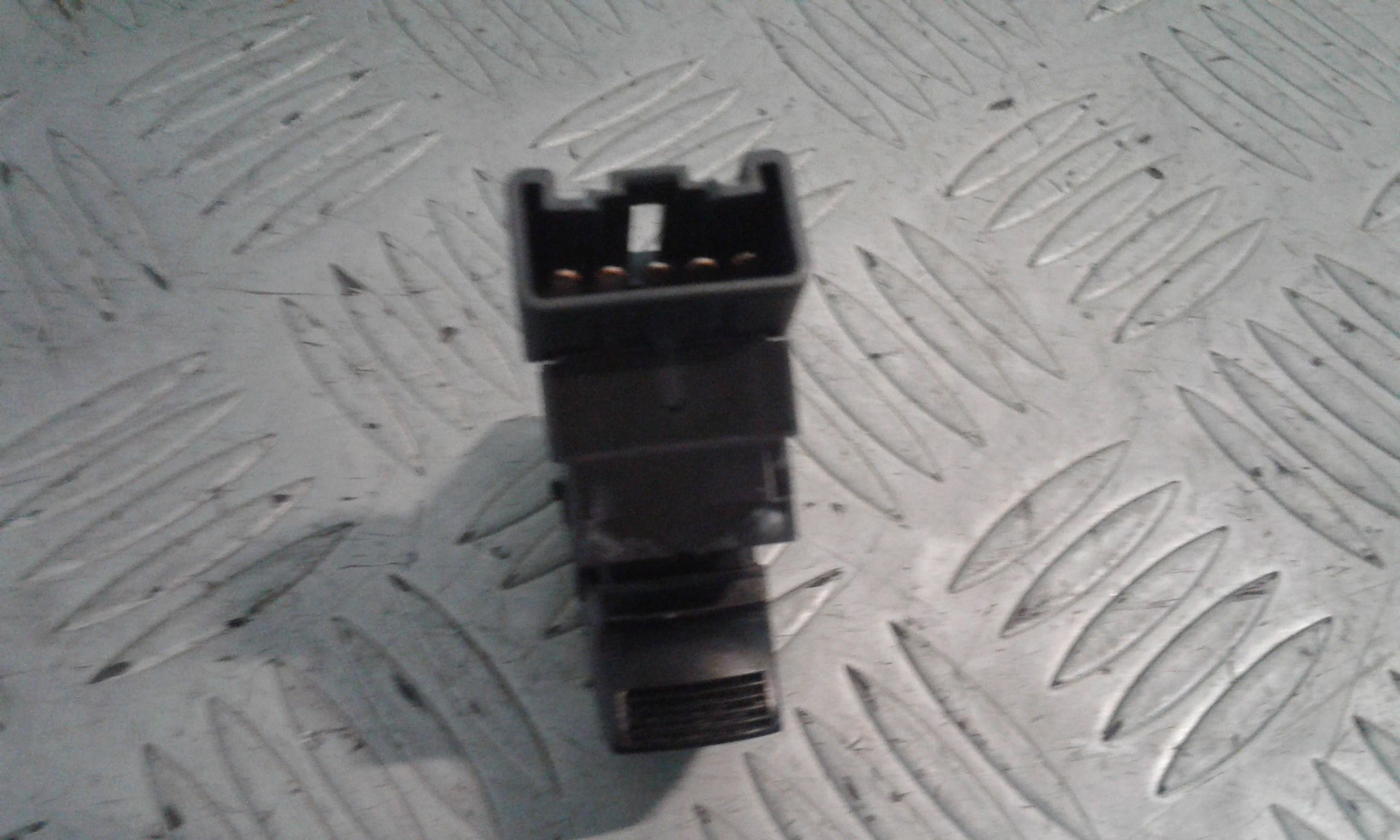 Interruttore Alzacristalli Porta Post. Sinistro 71742597 Usato