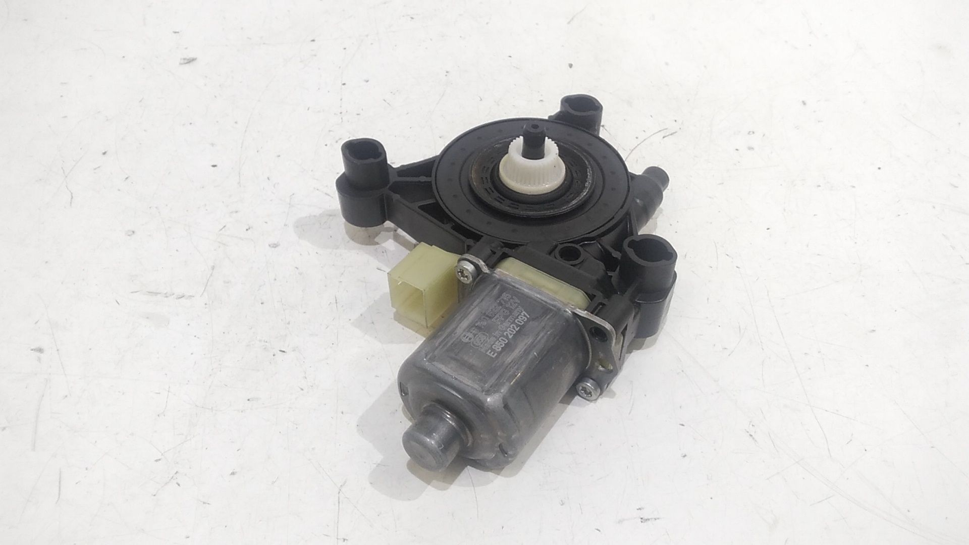 Motorino Alzacristallo Porta Ant. Destro 5Q0959802A Usato