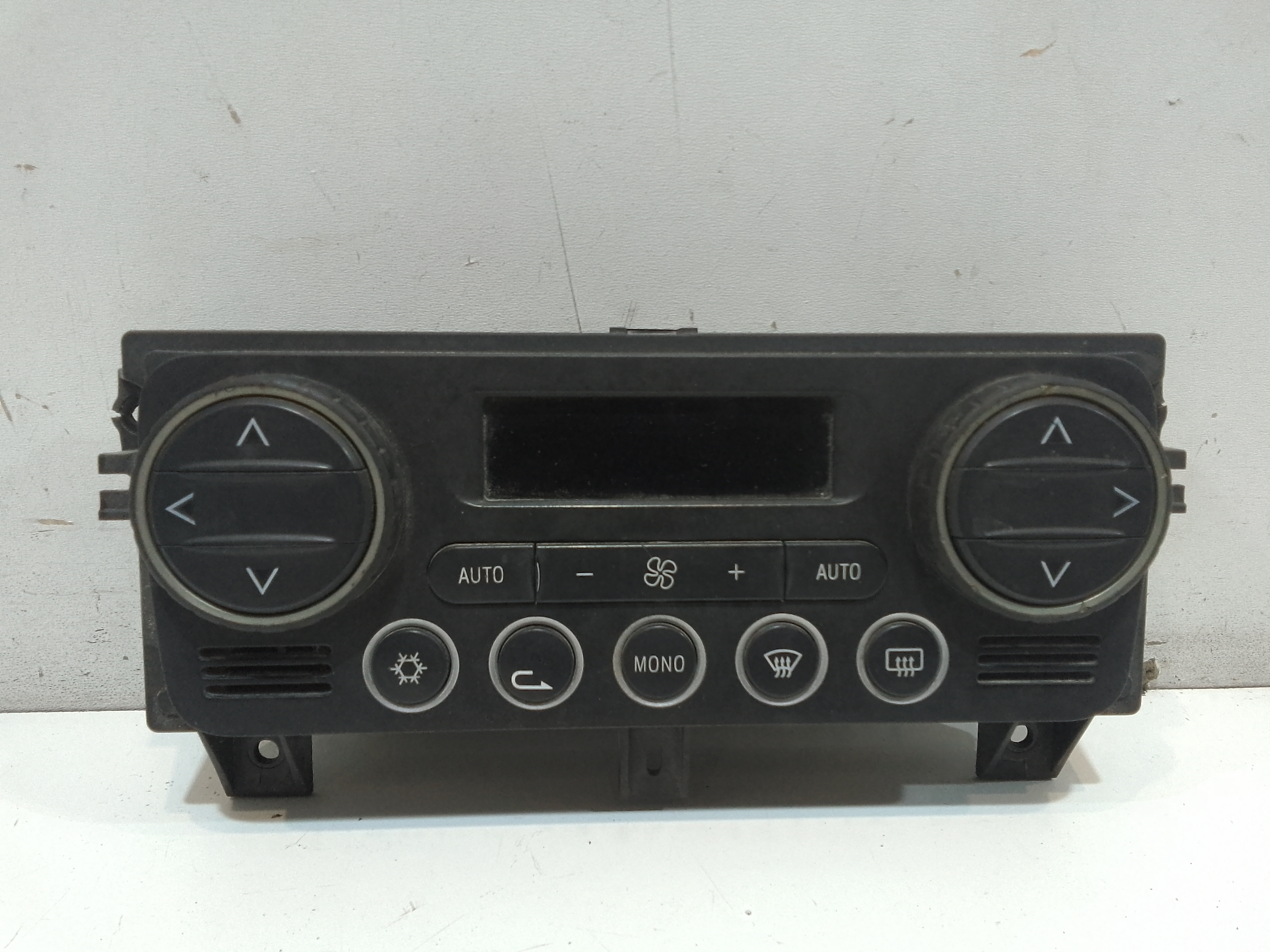 Blocco Comando Climatizzazione 60696621 Usato