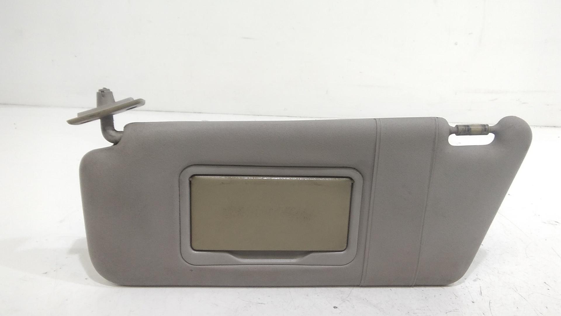 Aletta Parasole Parabrezza Sinistro A1688100110 Usato