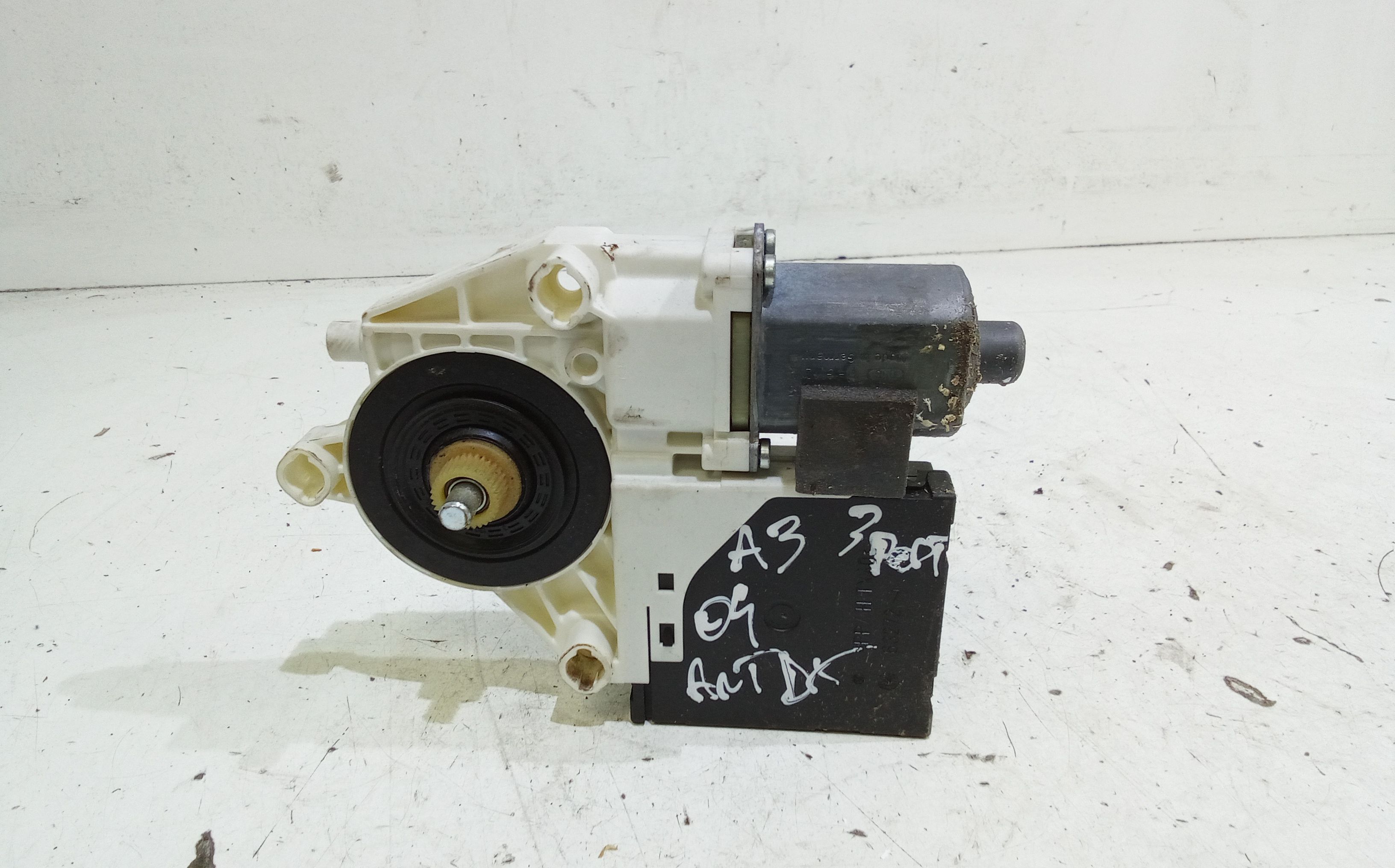 Motorino Alzacristallo Porta Ant. Destro 8P0959802G Usato