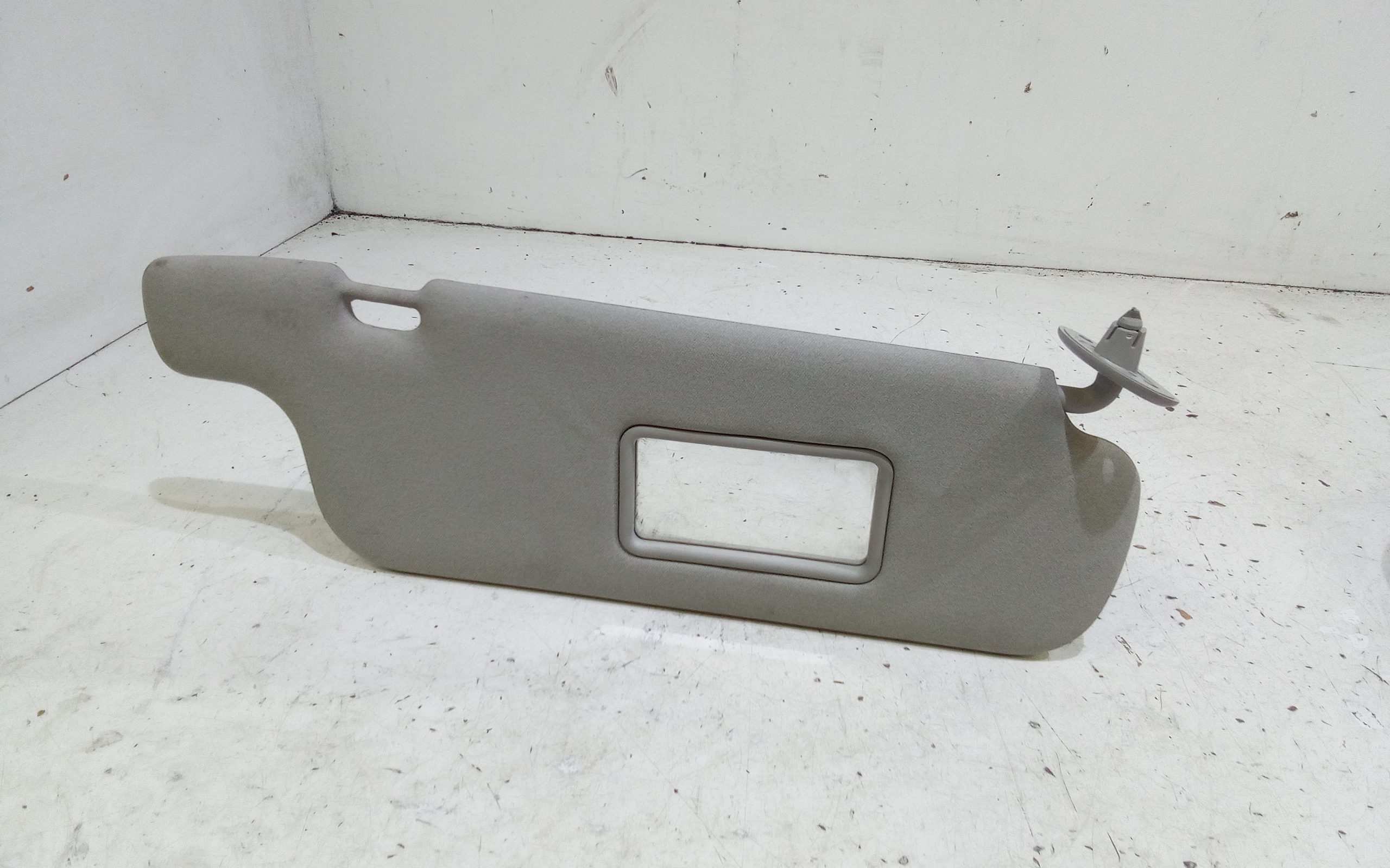 Aletta Parasole Parabrezza Destro 743100D011B0 Usato