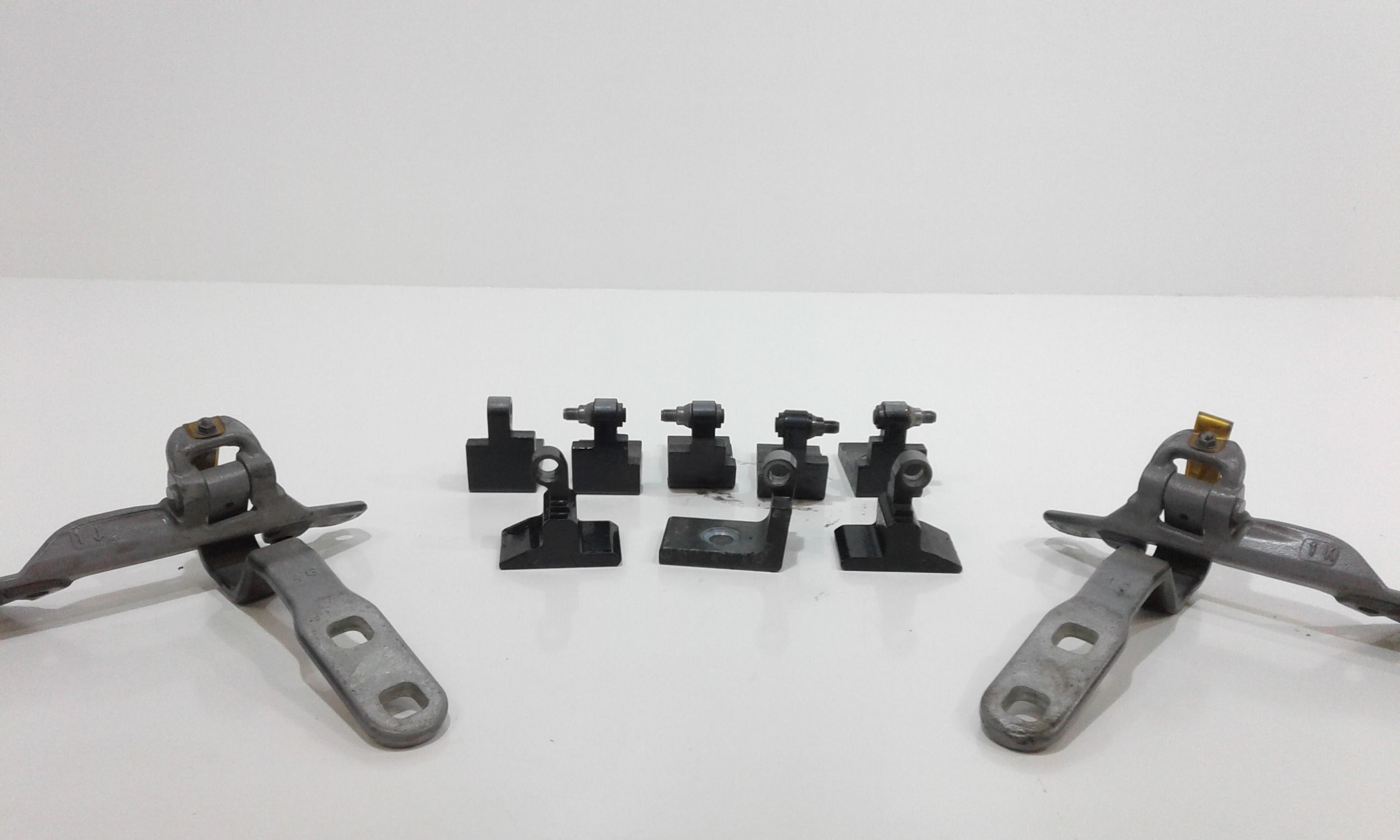 Cerniera Porta Ant. Destro,cerniera Porta Ant.sinistro, Cerniera Porta Post. Destro, Cerniera Porta Post. Sinistro Usato