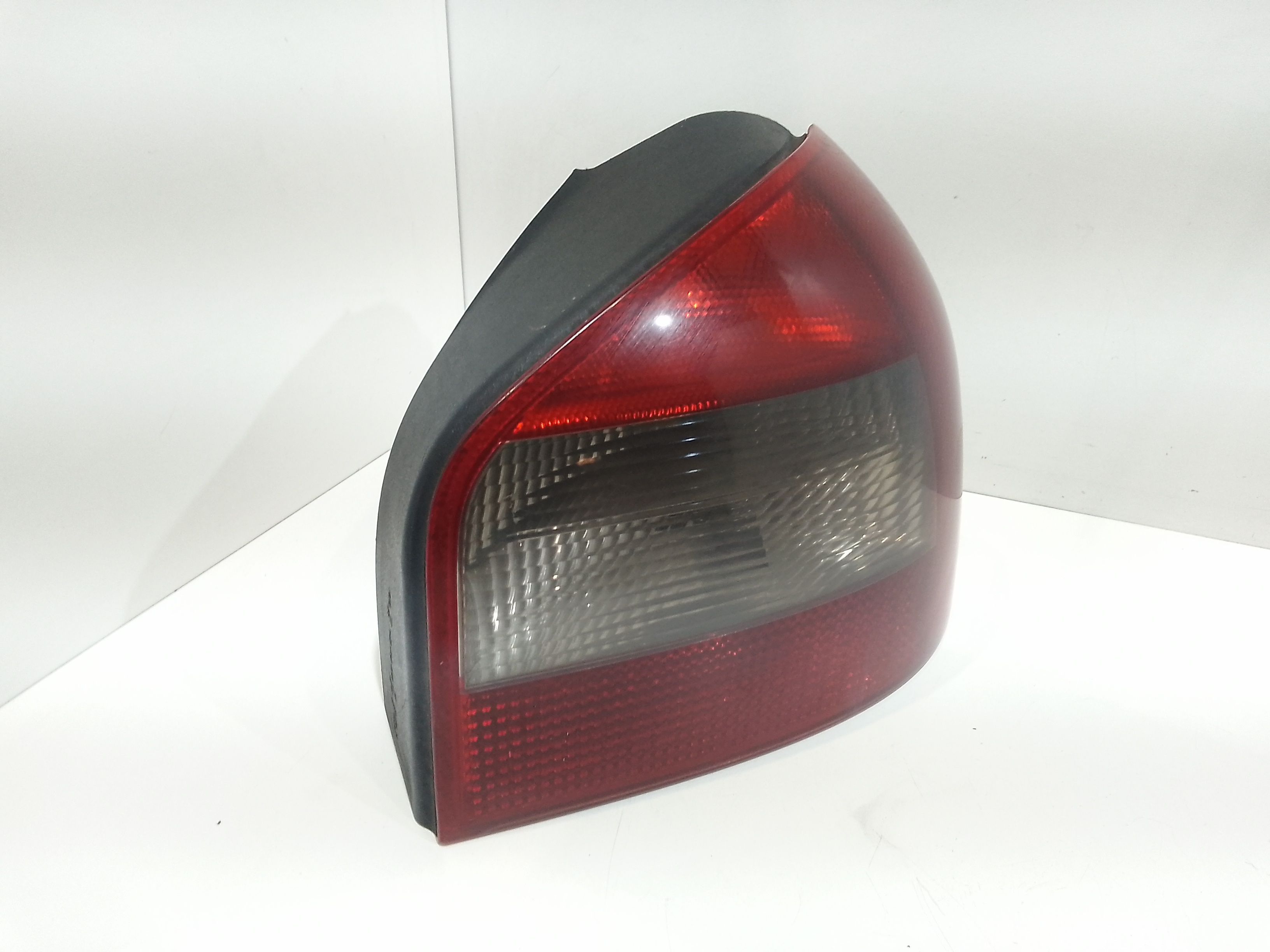 Fanale Post. Destro 8L0945096C Usato